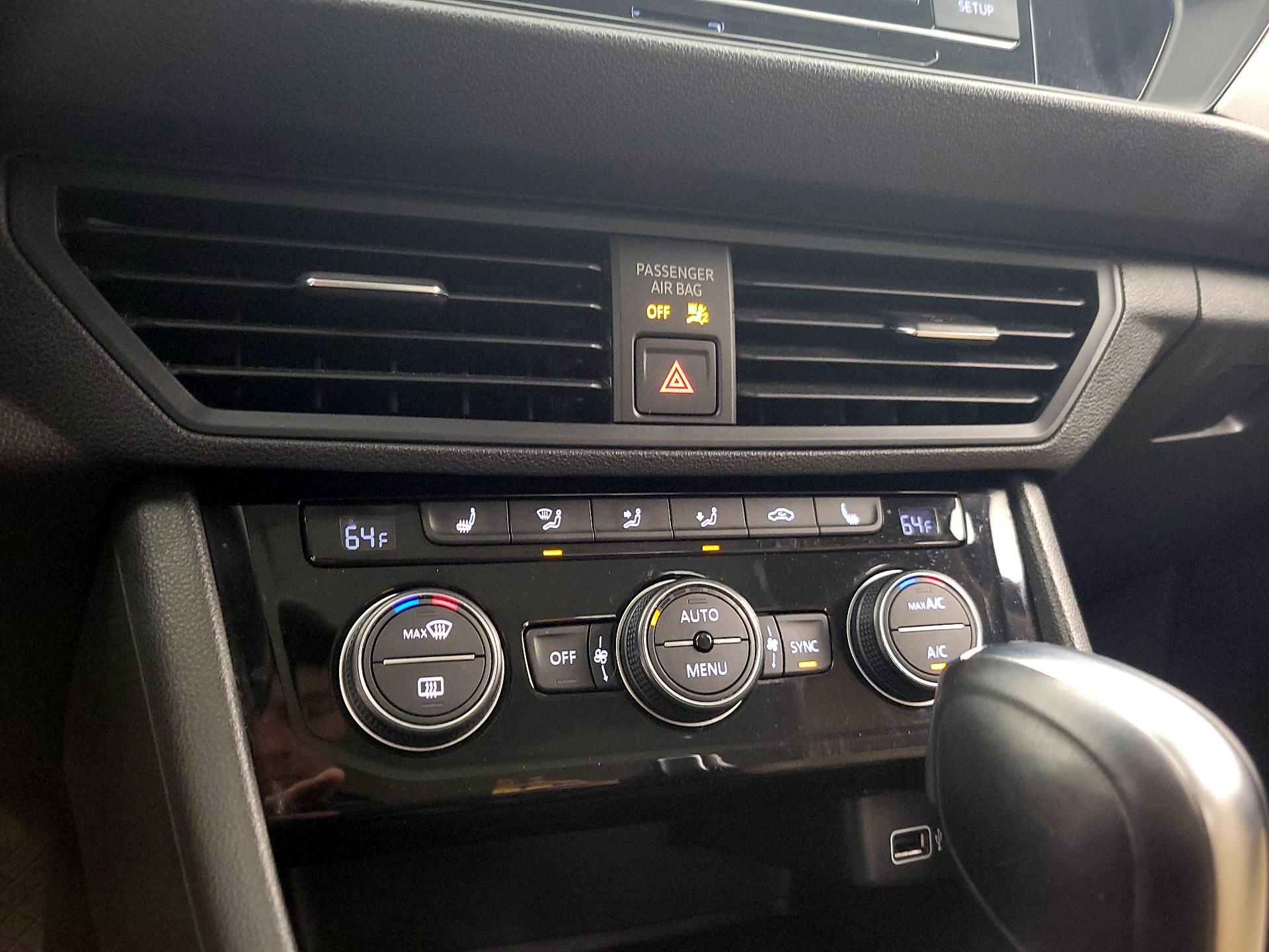 Thumbnail: 2019 Volkswagen Jetta - 16