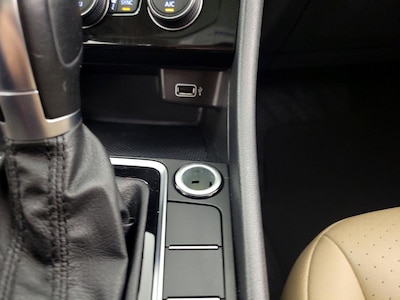 USB/AUX Ports