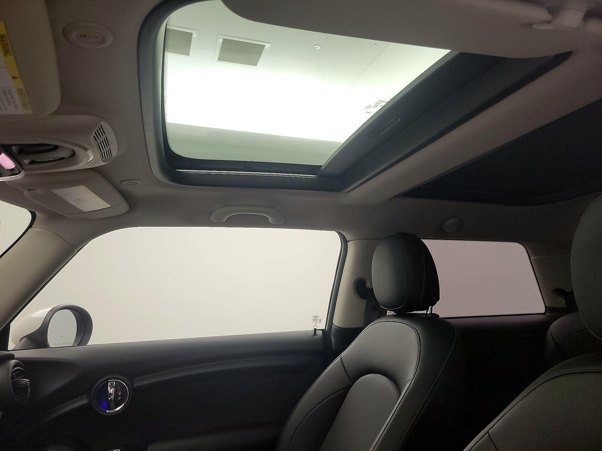 Thumbnail: 2018 MINI Cooper Hardtop - 17