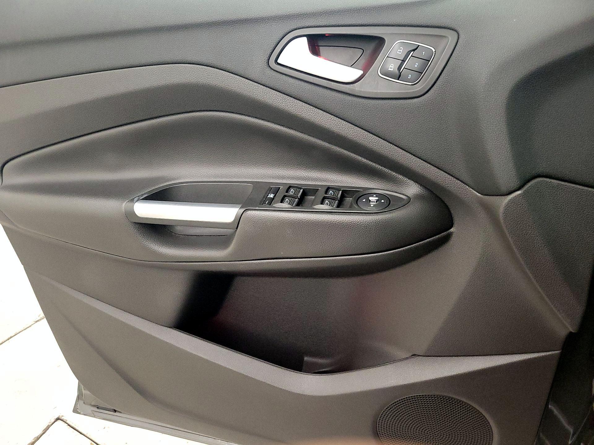 Thumbnail: 2016 Ford Escape - 10