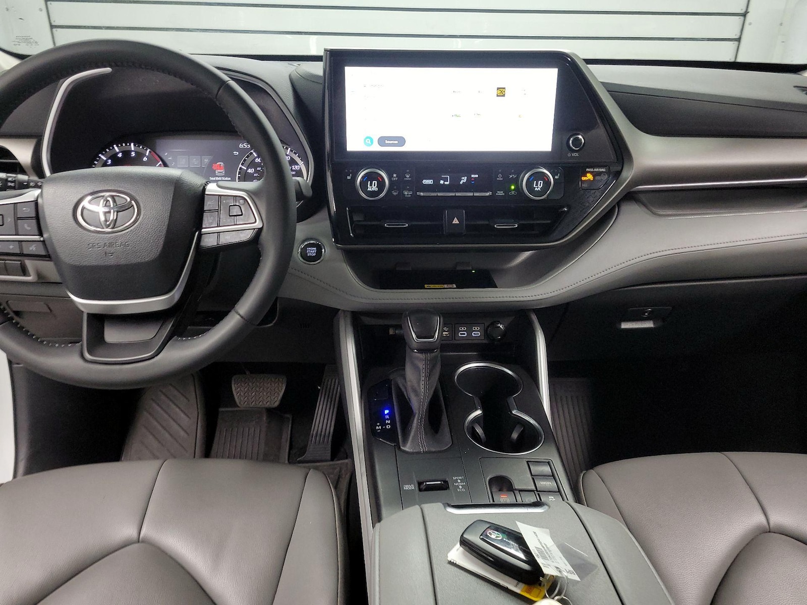 2023 Toyota Highlander XLE - Photo 10