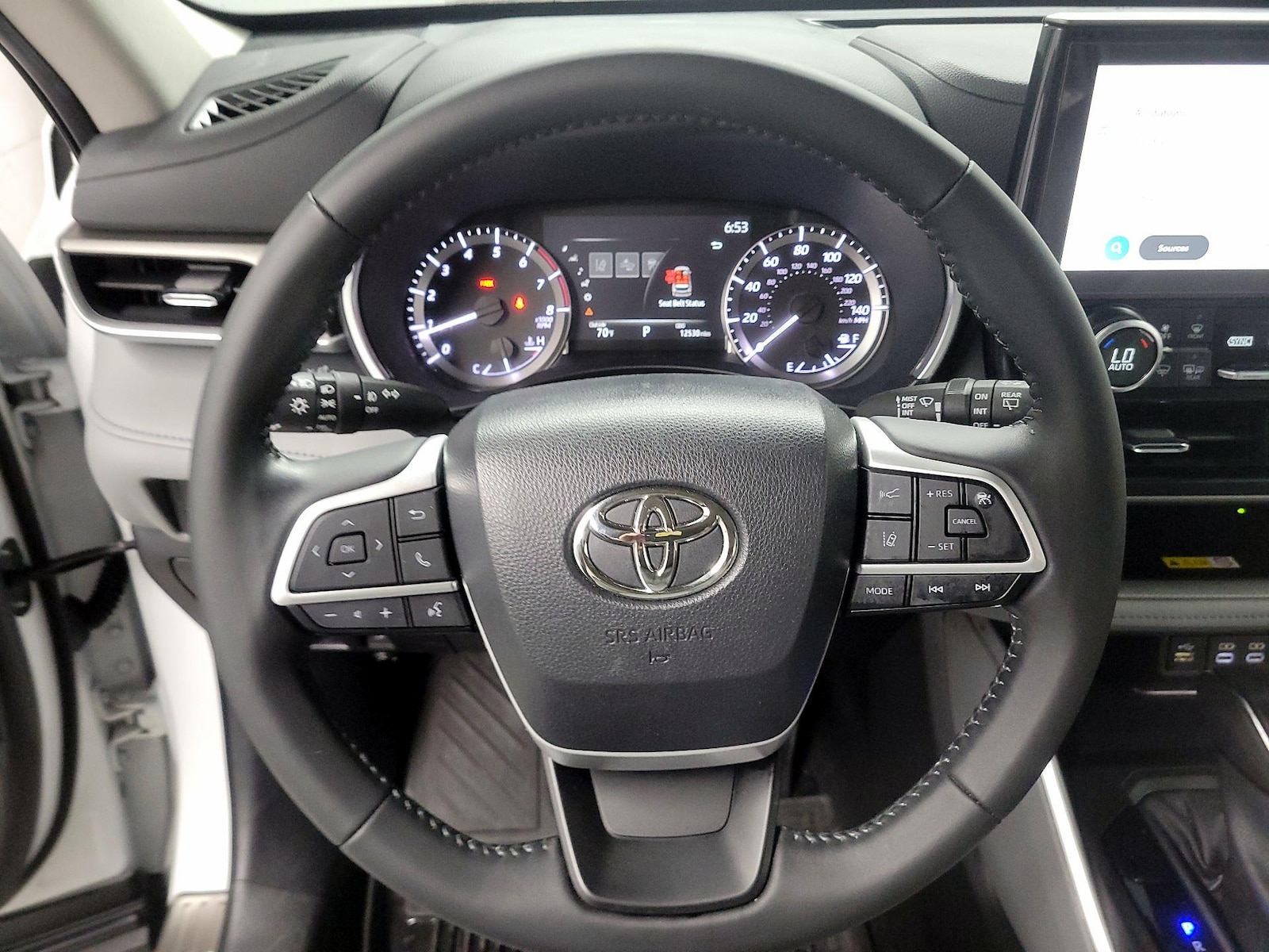 2023 Toyota Highlander XLE - Photo 11