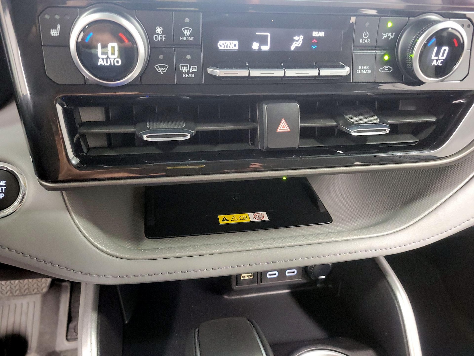 2023 Toyota Highlander XLE - Photo 16
