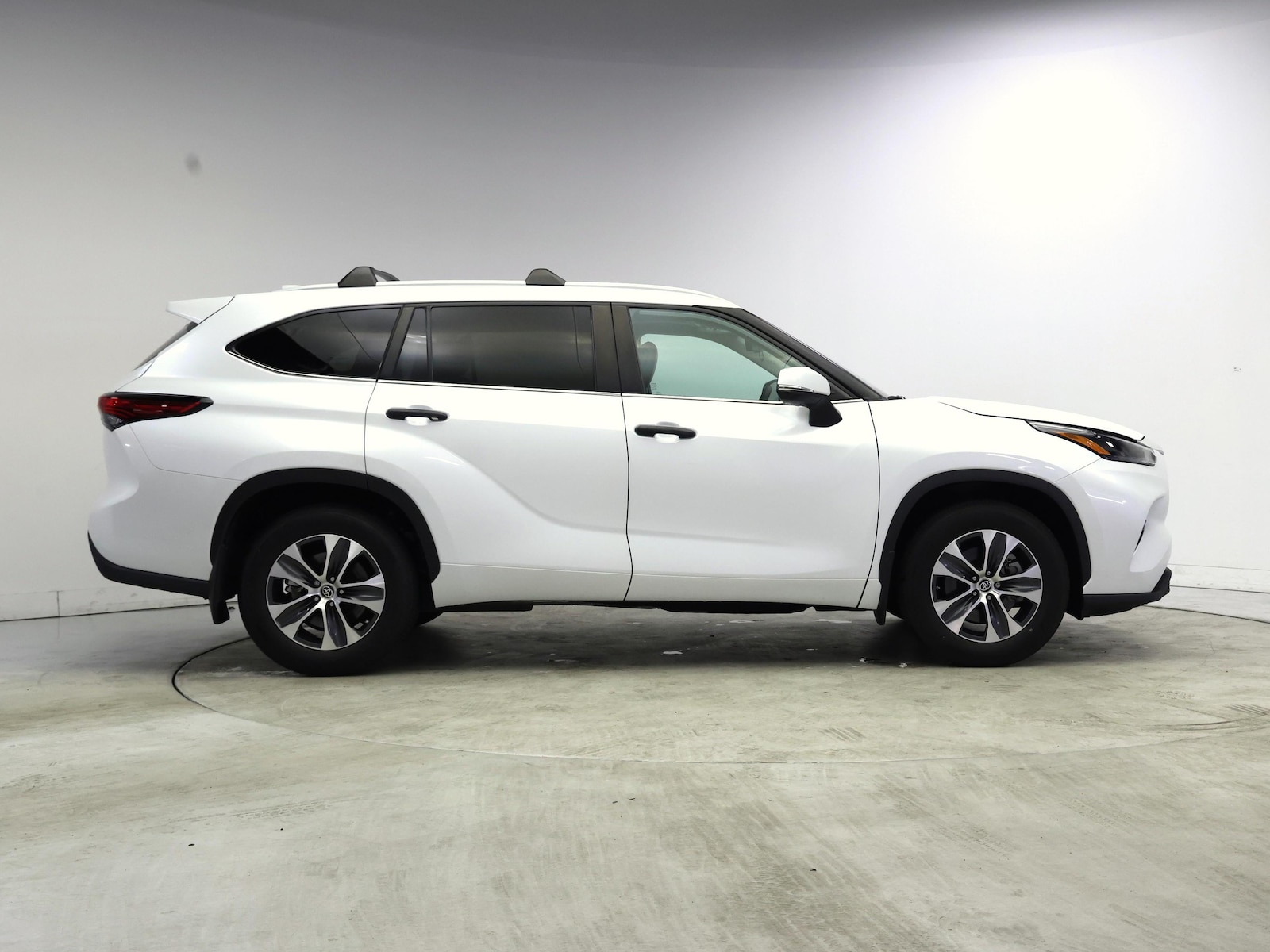 2023 Toyota Highlander XLE - Photo 8