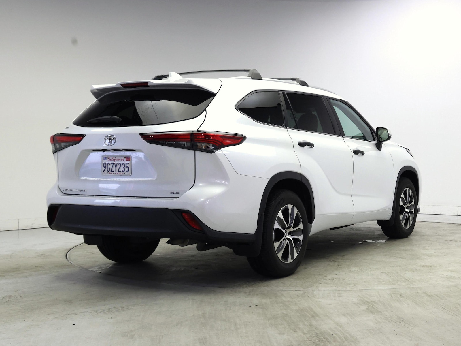 2023 Toyota Highlander XLE - Photo 9