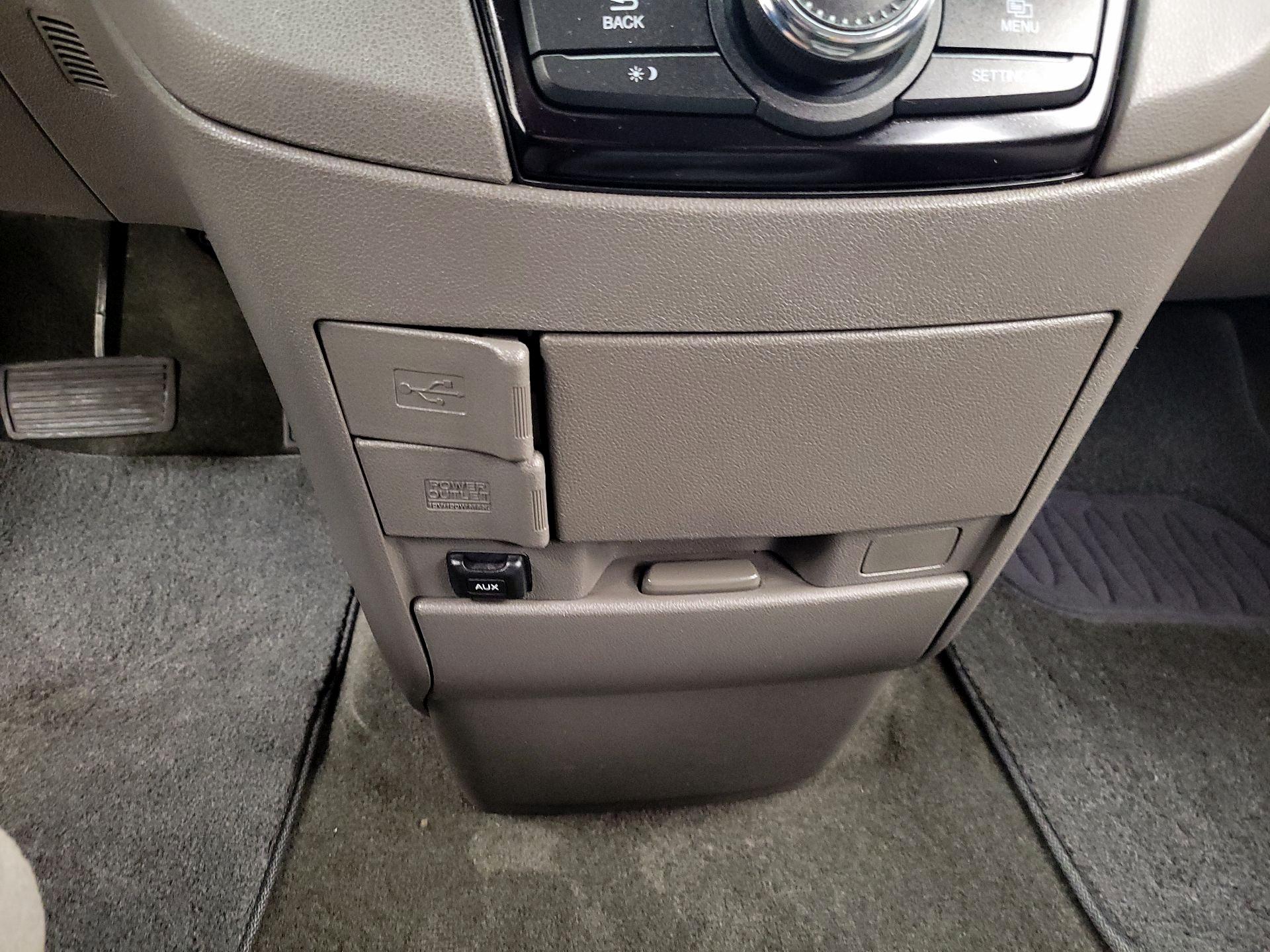Thumbnail: 2017 Honda Odyssey - 18