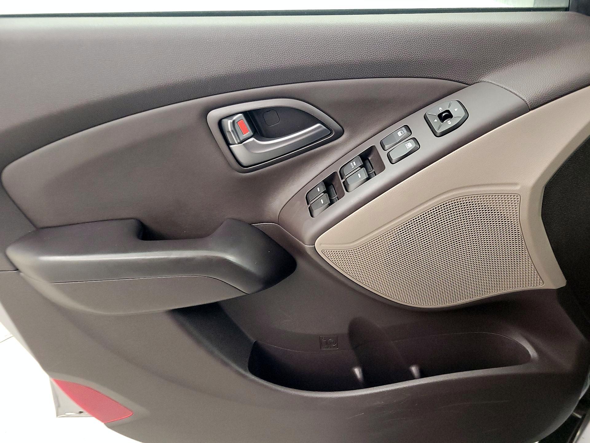 Thumbnail: 2014 Hyundai Tucson - 12