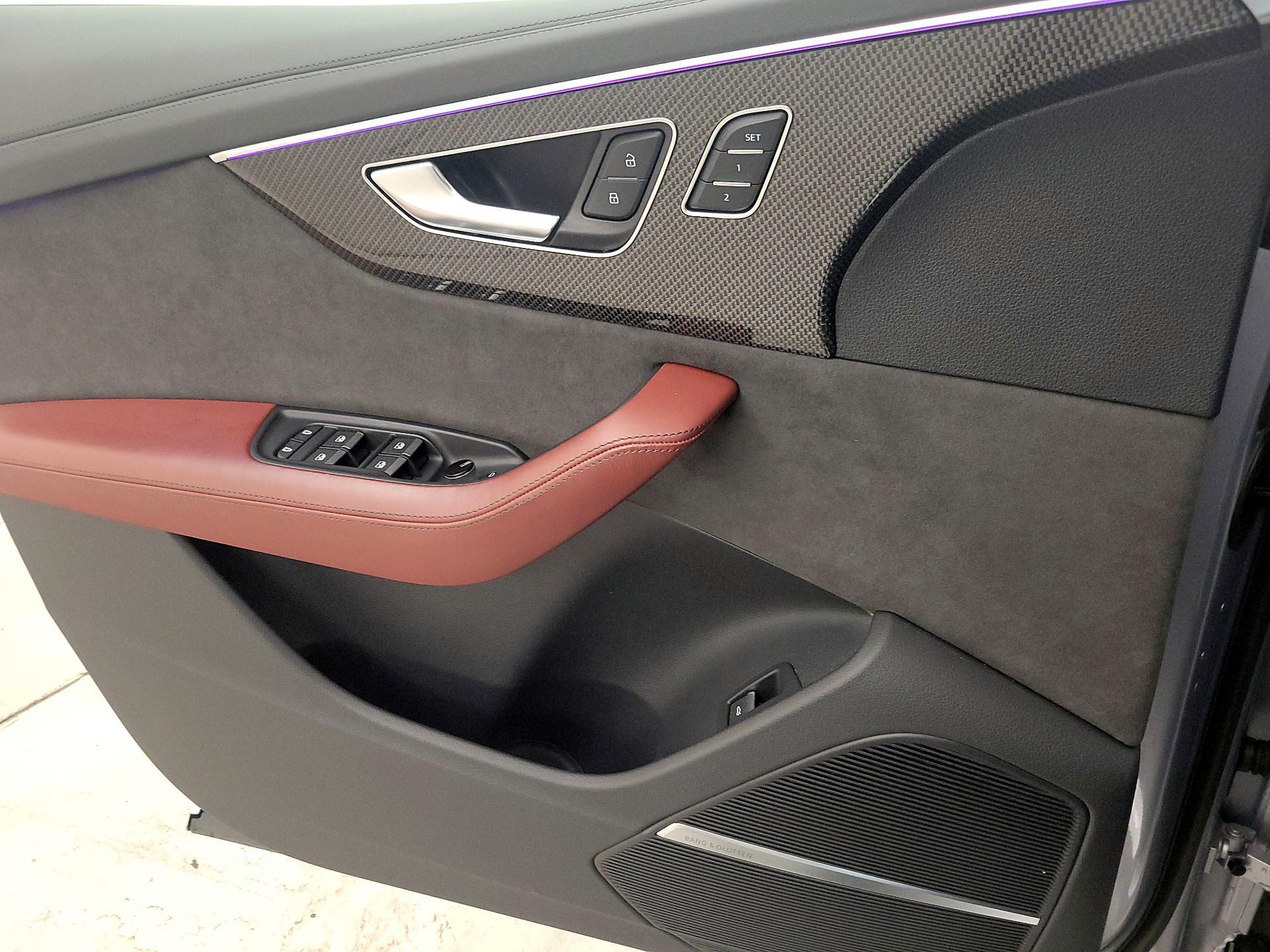 Thumbnail: 2021 Audi SQ8 - 10