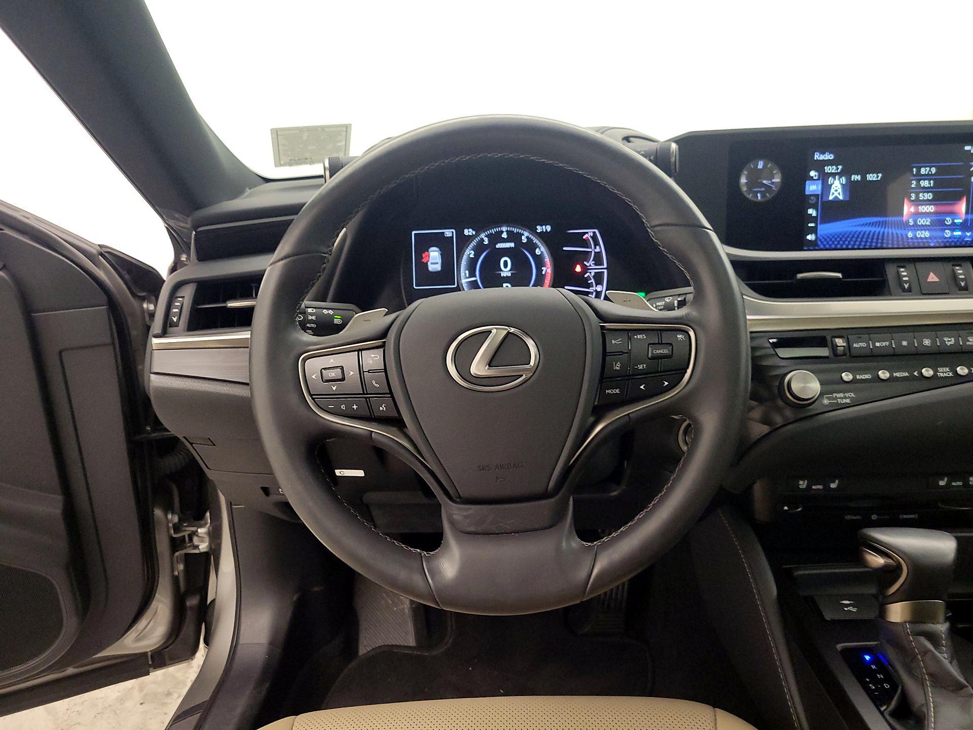 Thumbnail: 2021 Lexus ES - 10