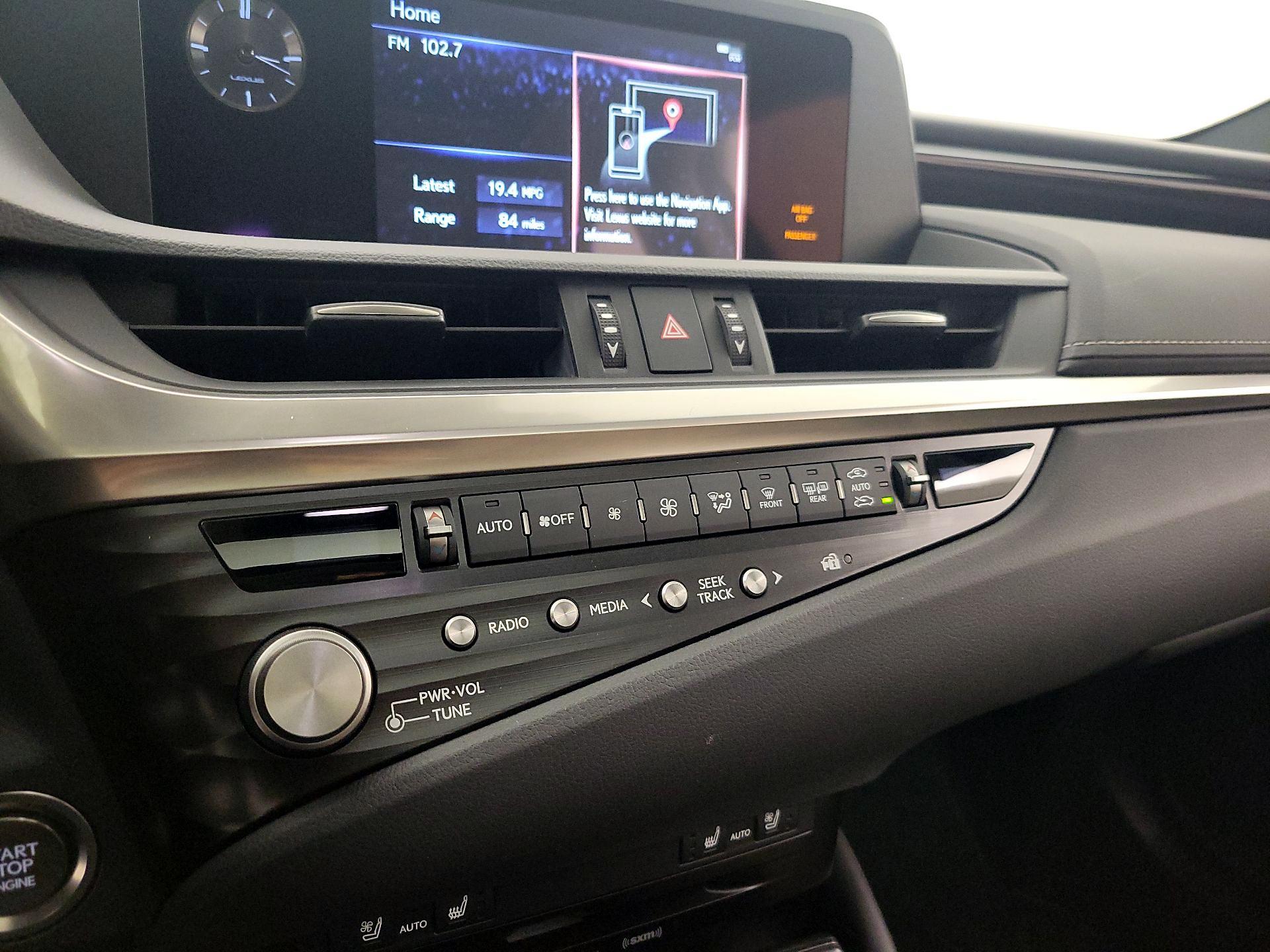 Thumbnail: 2021 Lexus ES - 16