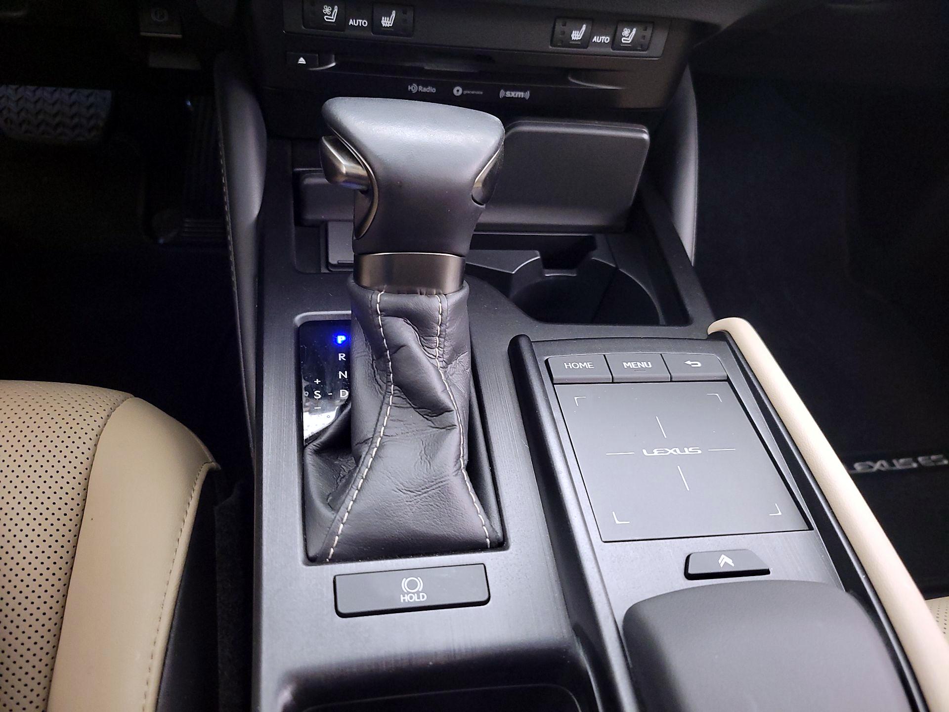 Thumbnail: 2021 Lexus ES - 17