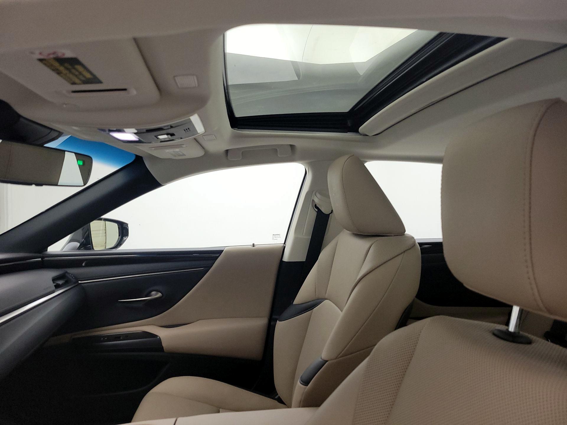 Thumbnail: 2021 Lexus ES - 19