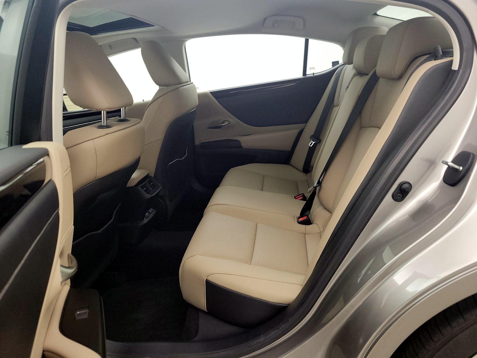 Thumbnail: 2021 Lexus ES - 20