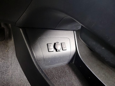 USB/AUX Ports