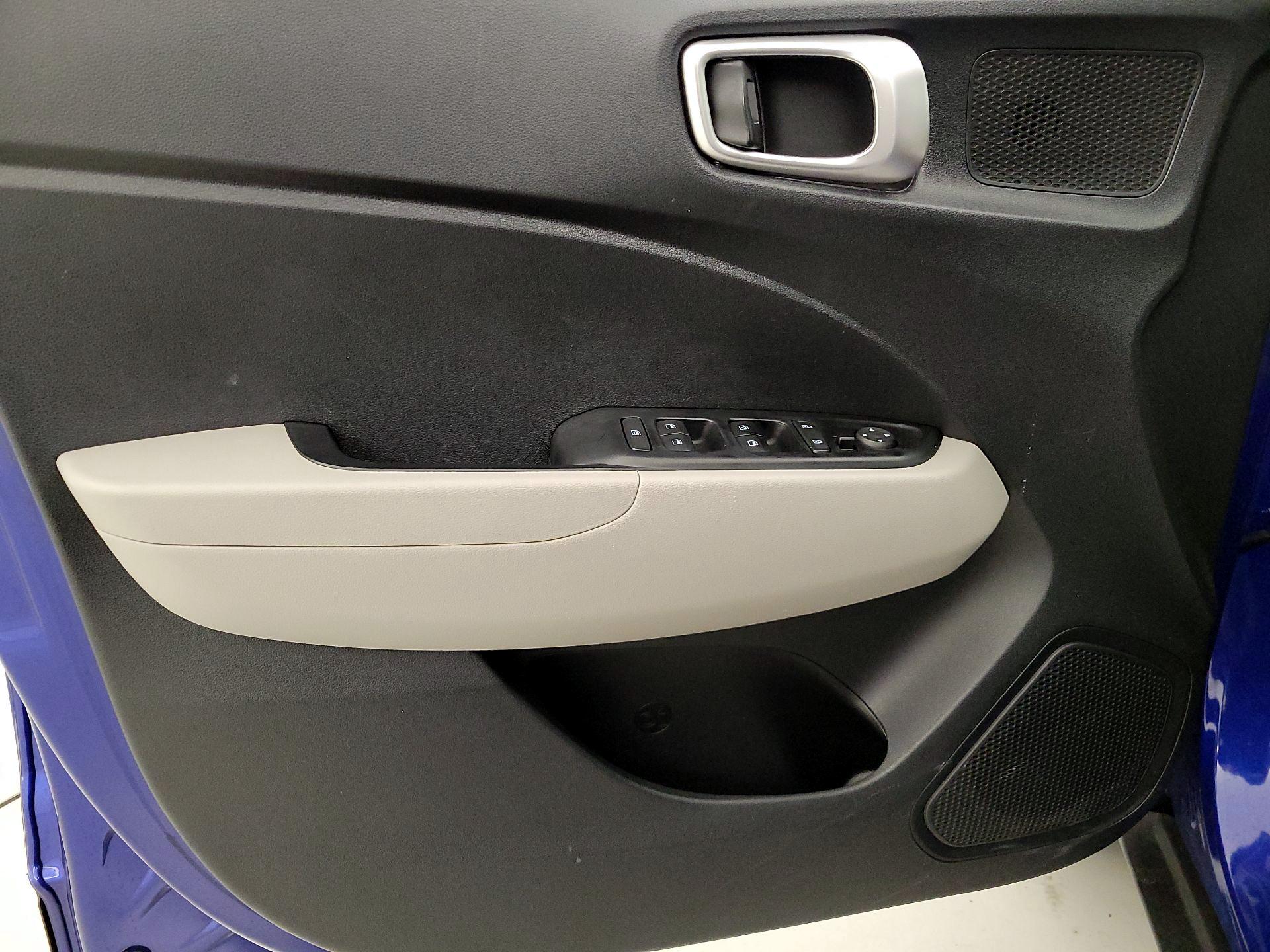 Thumbnail: 2023 Hyundai Venue - 12