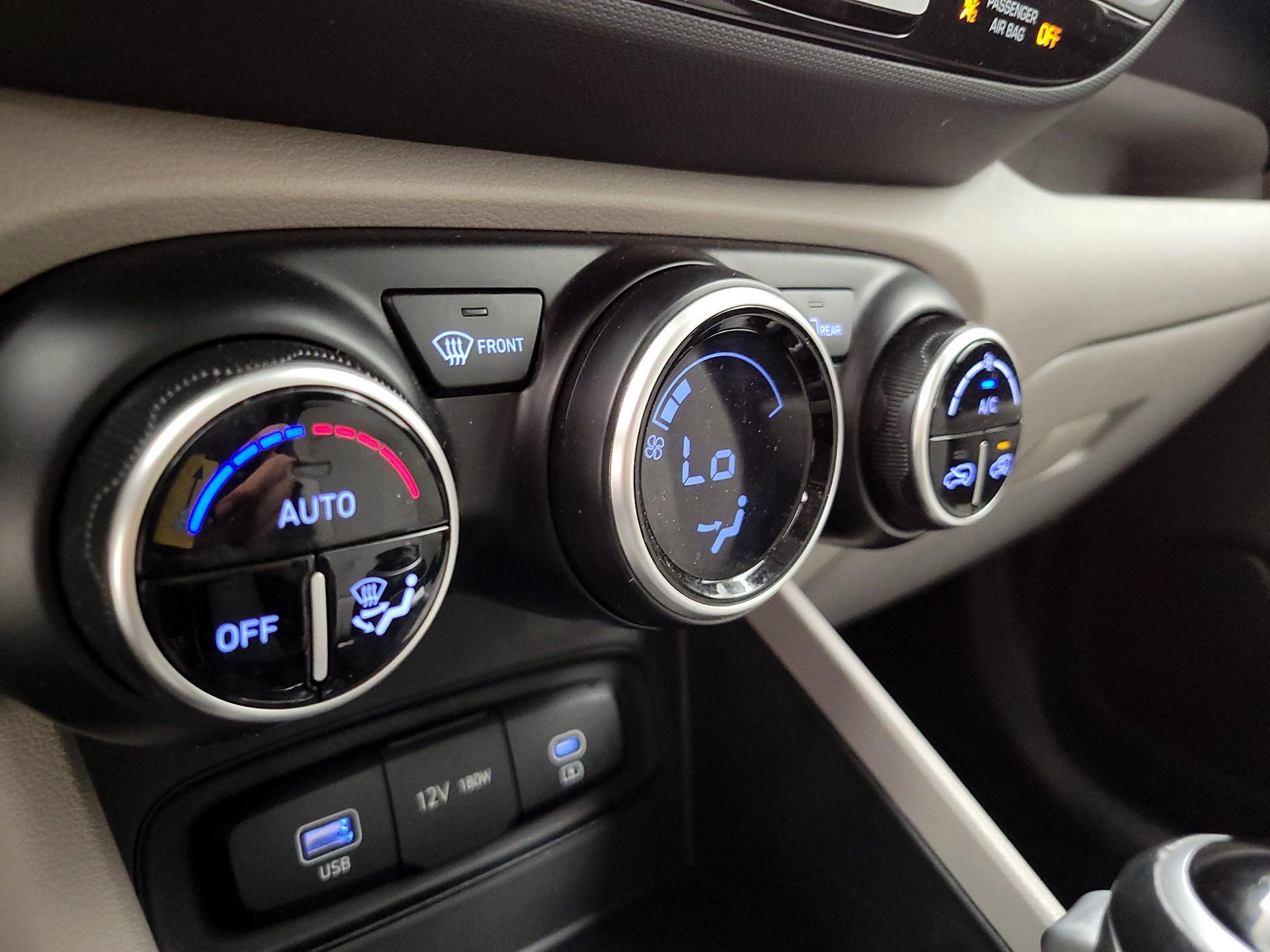 Thumbnail: 2023 Hyundai Venue - 15