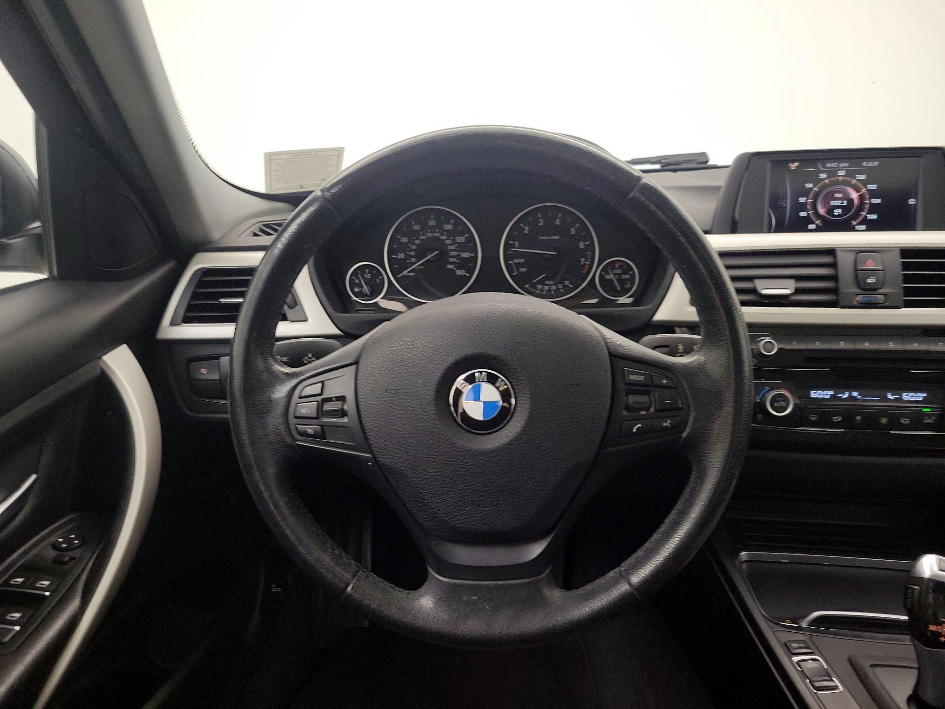 Thumbnail: 2017 BMW 3 Series - 10