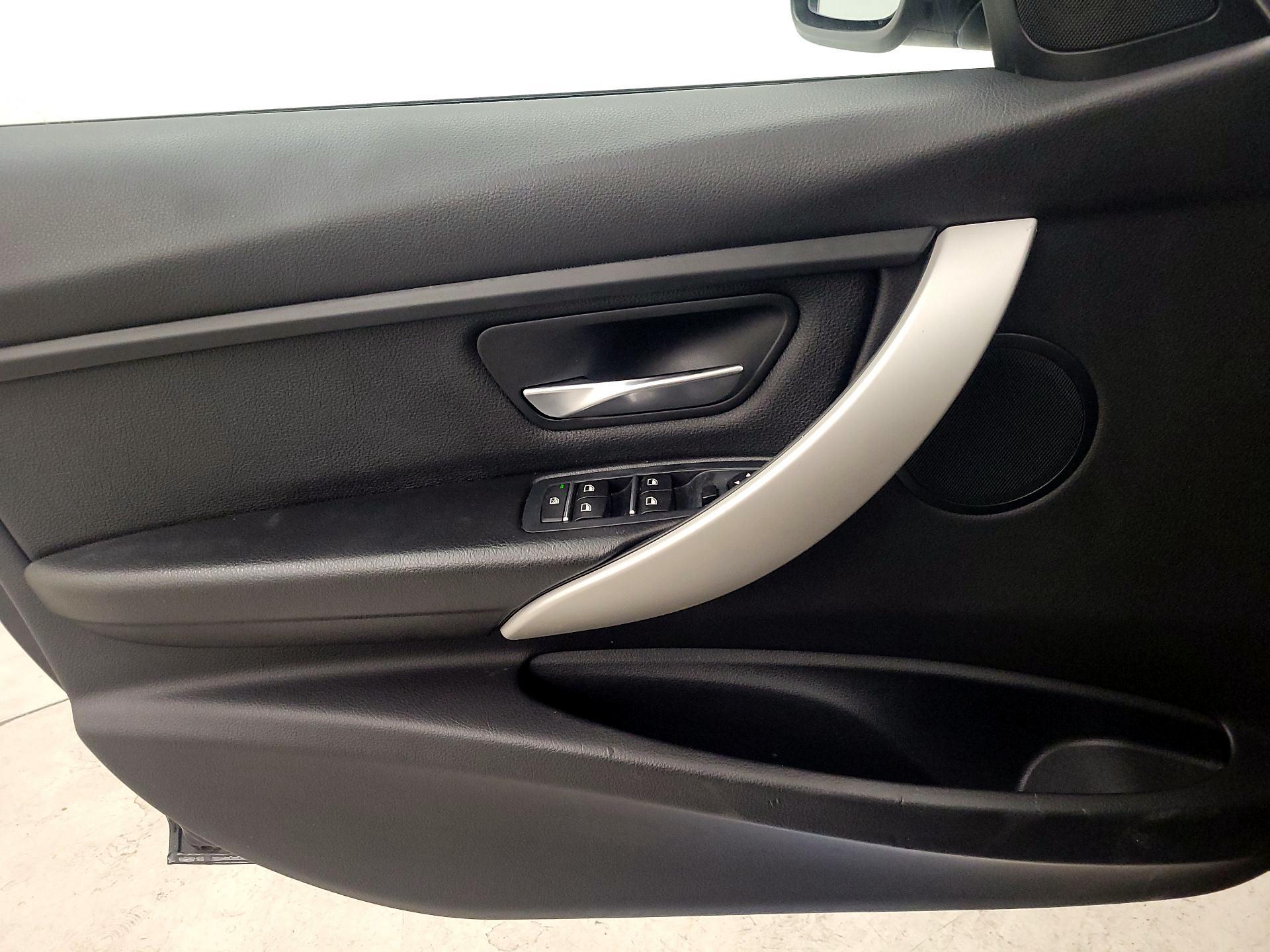 Thumbnail: 2017 BMW 3 Series - 12