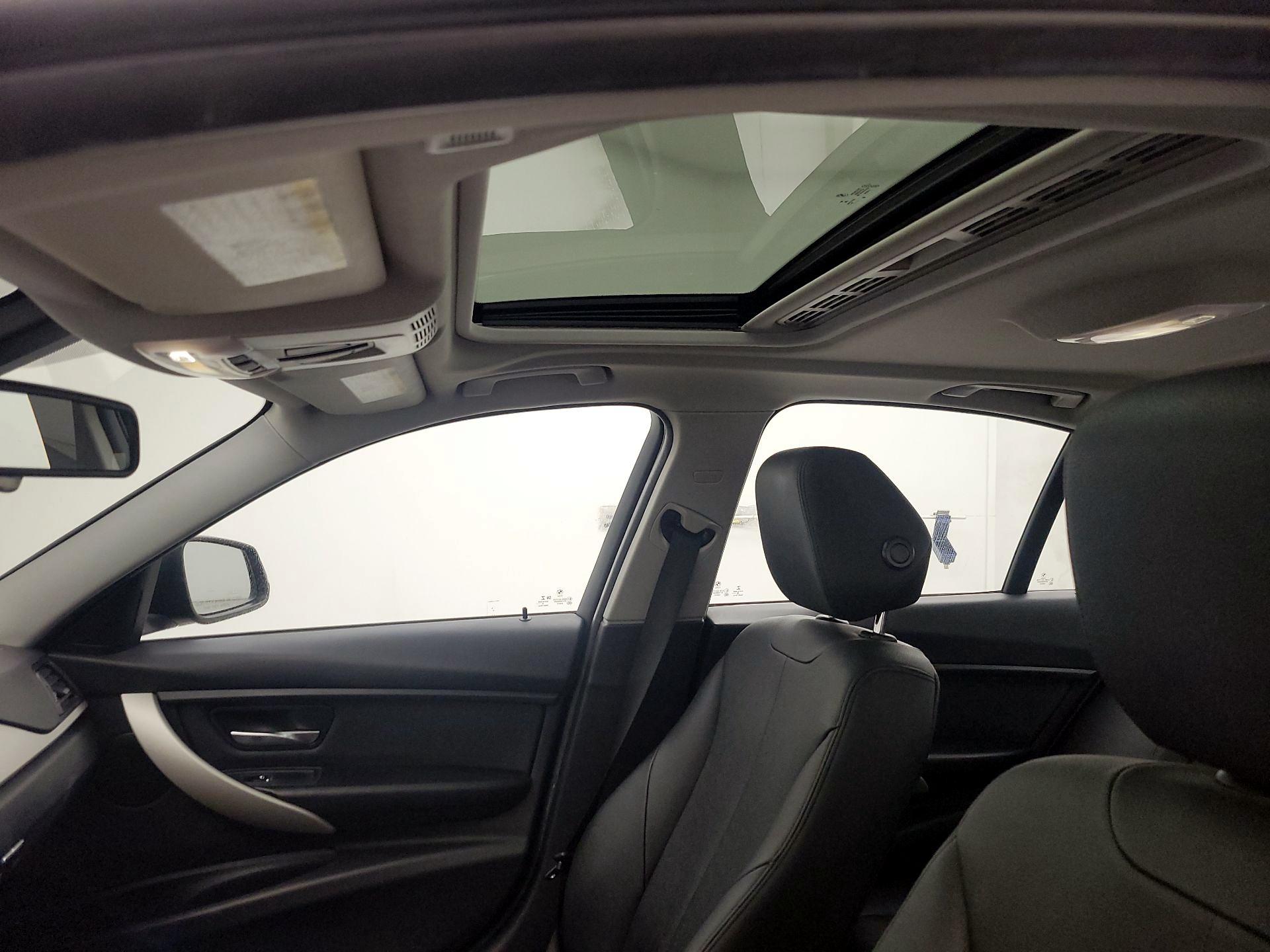 Thumbnail: 2017 BMW 3 Series - 18