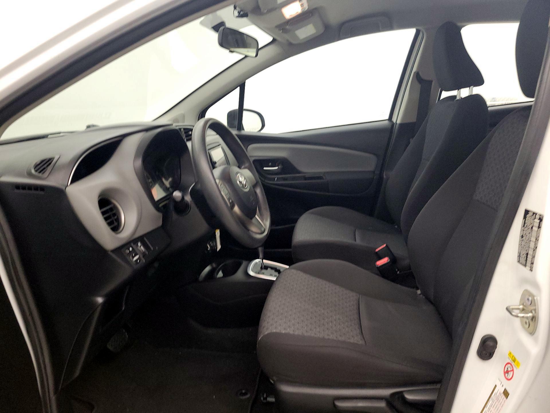 Thumbnail: 2016 Toyota Yaris - 11