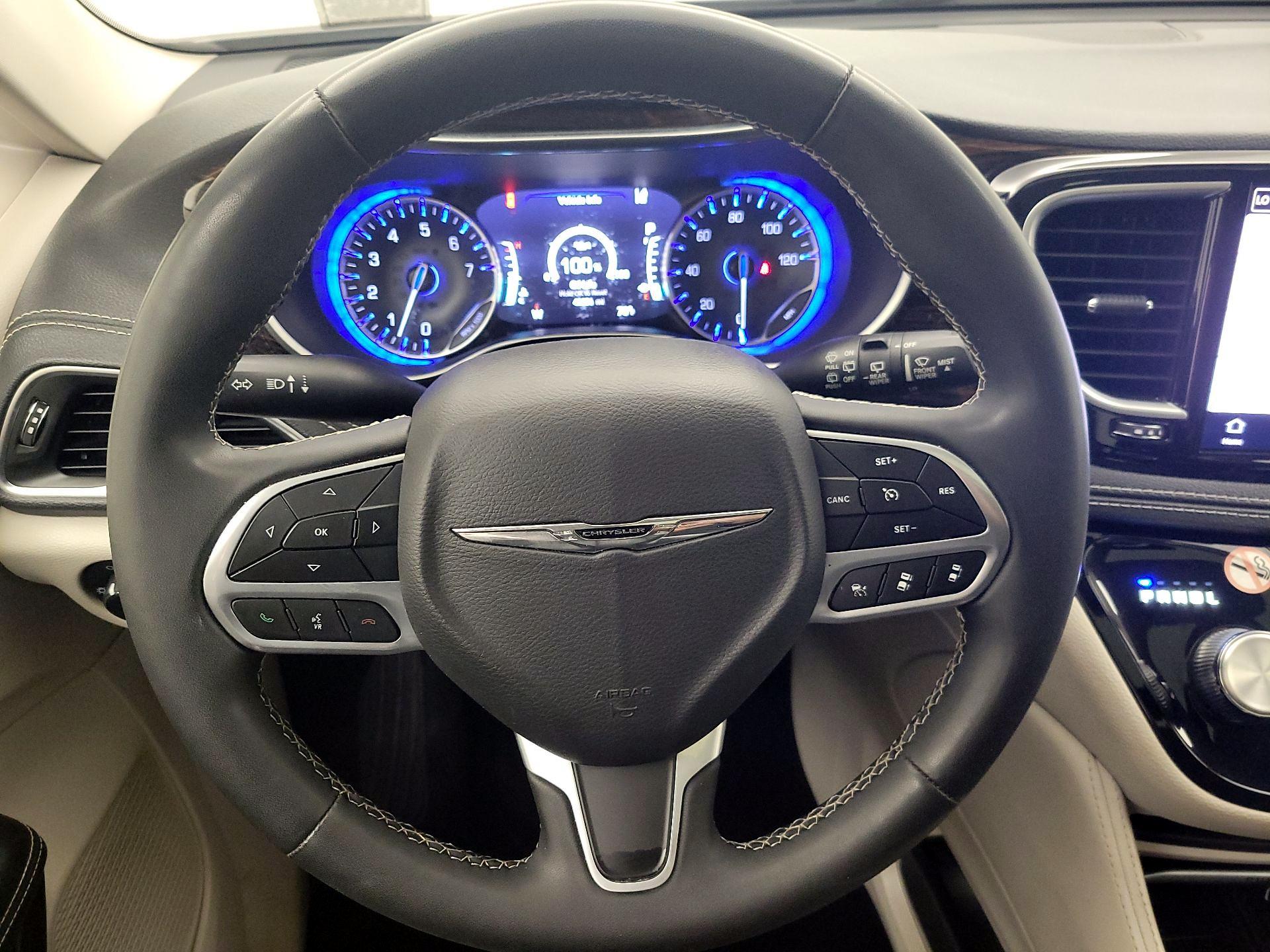 Thumbnail: 2023 Chrysler Pacifica - 10