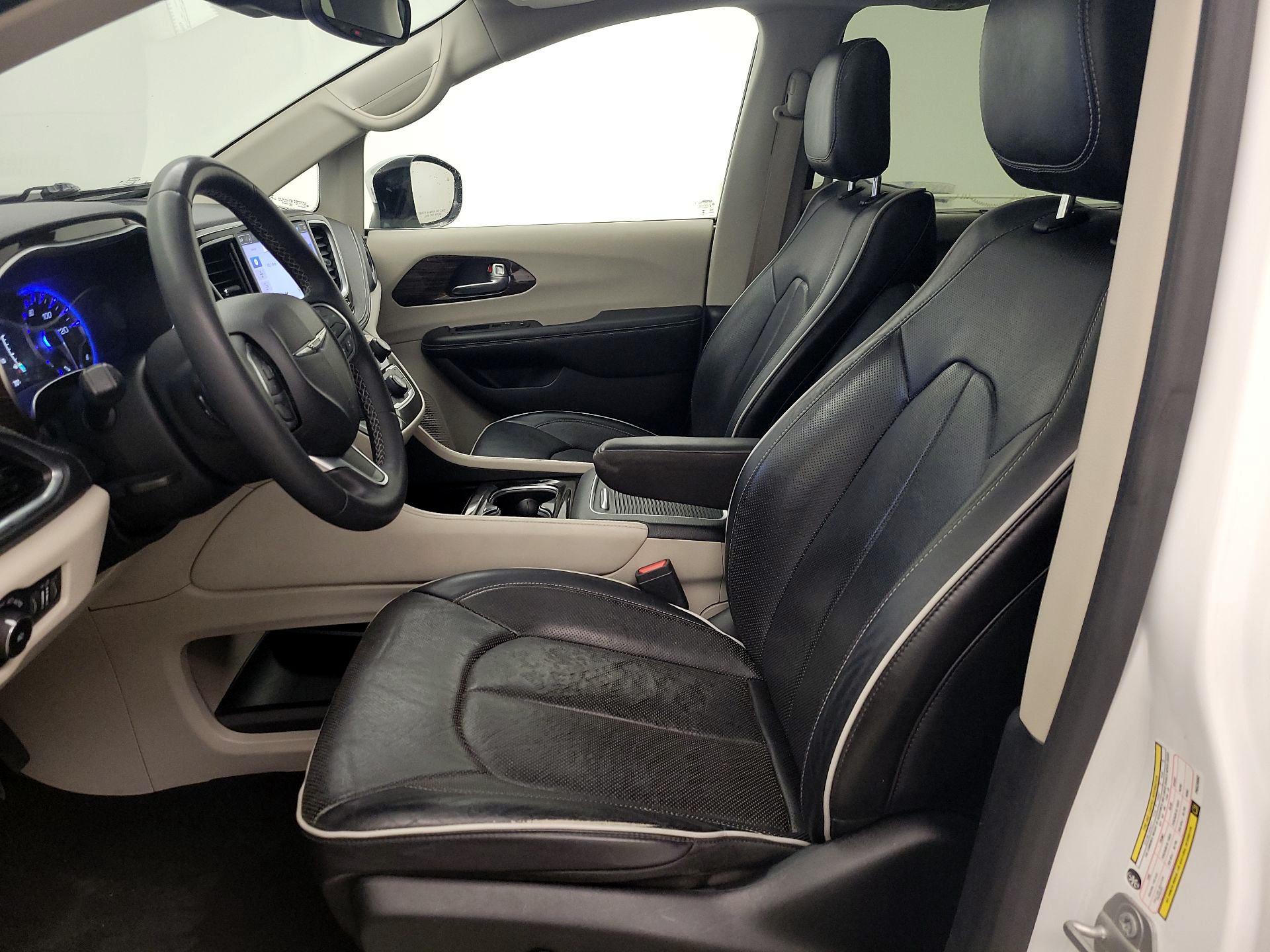 Thumbnail: 2023 Chrysler Pacifica - 11