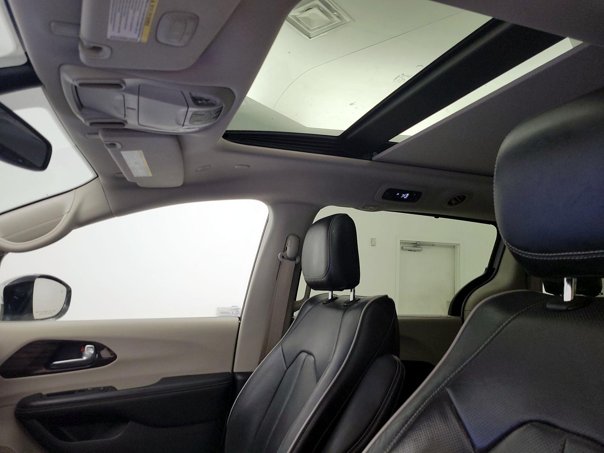 Thumbnail: 2023 Chrysler Pacifica - 20