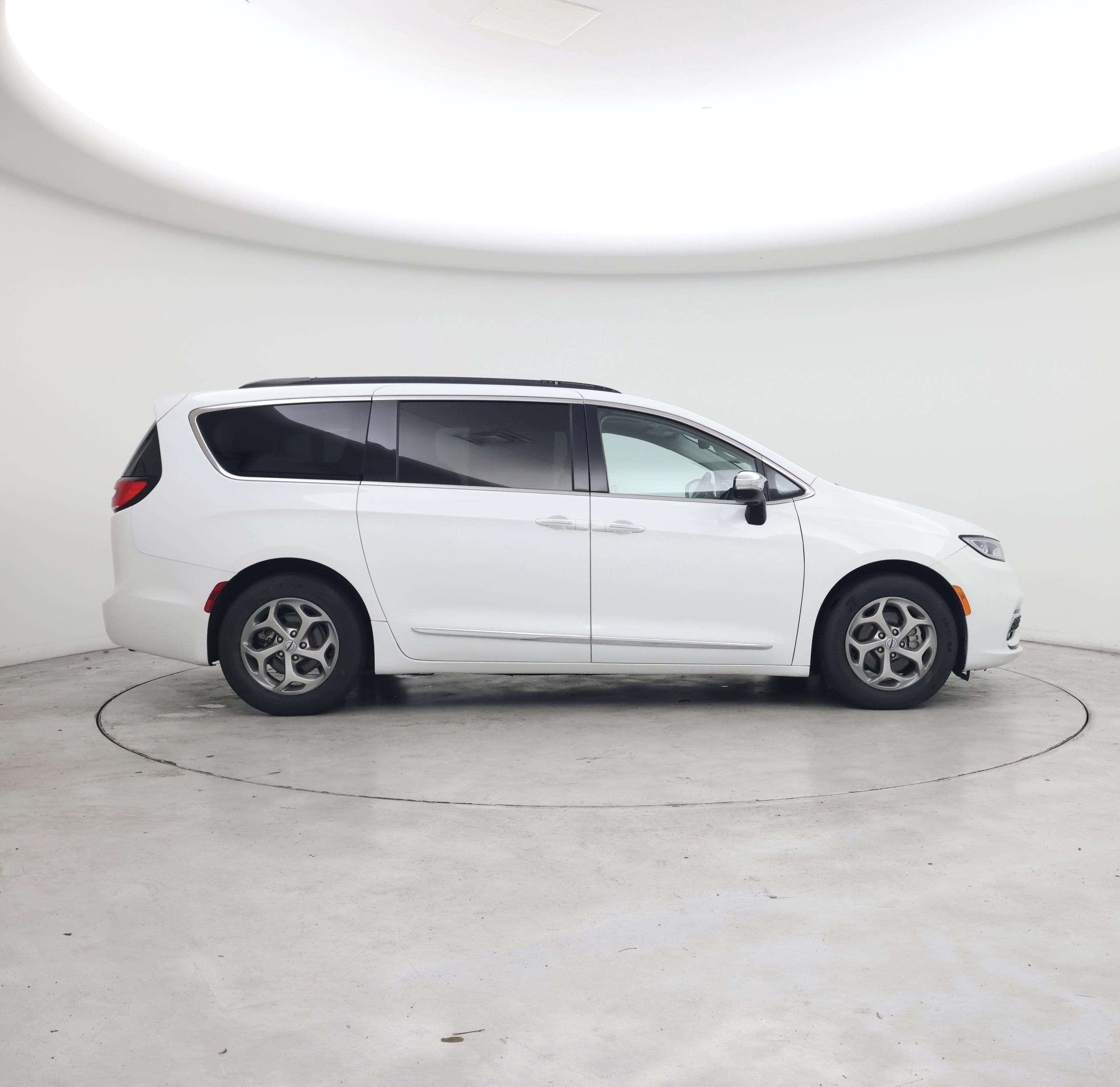 Thumbnail: 2023 Chrysler Pacifica - 7