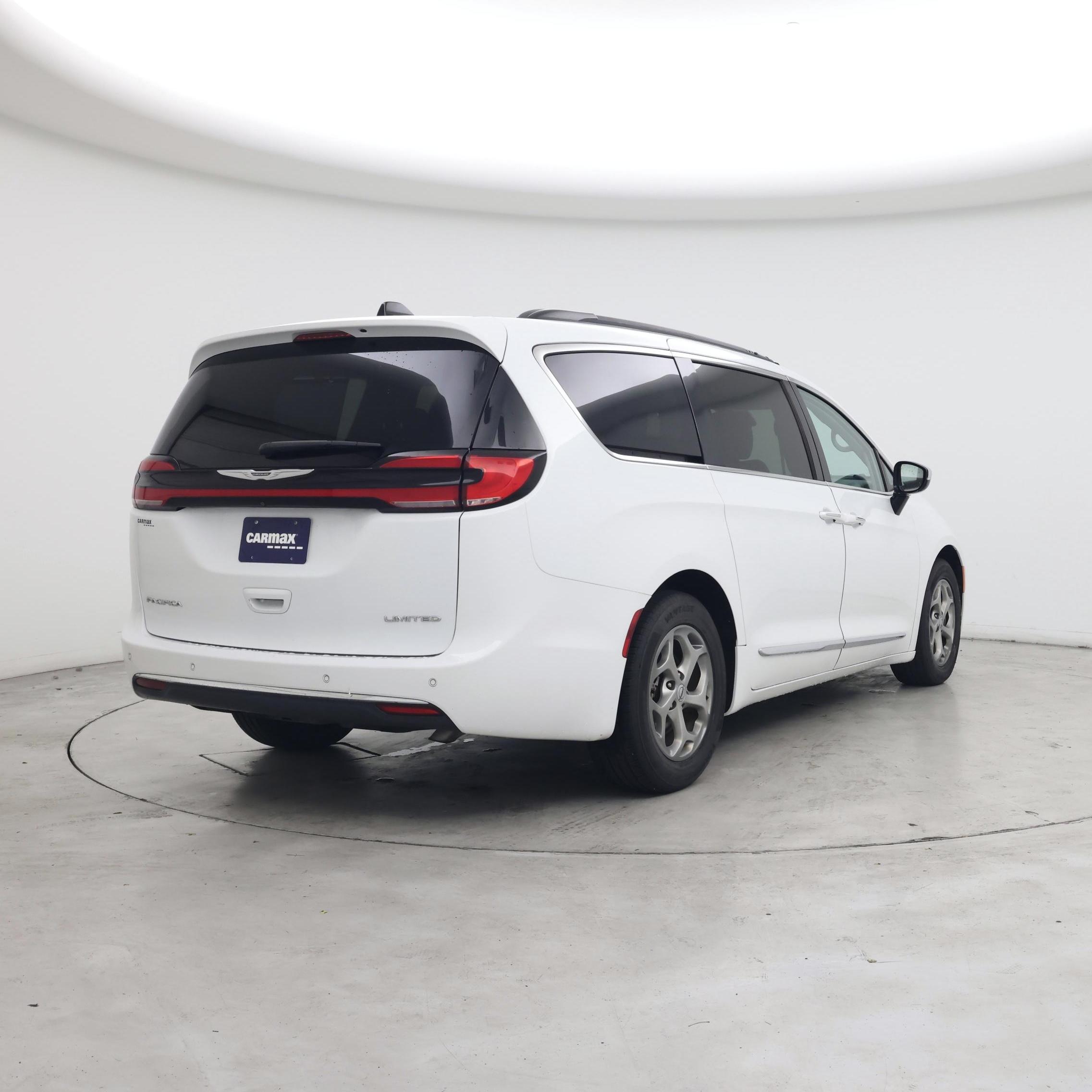 Thumbnail: 2023 Chrysler Pacifica - 8