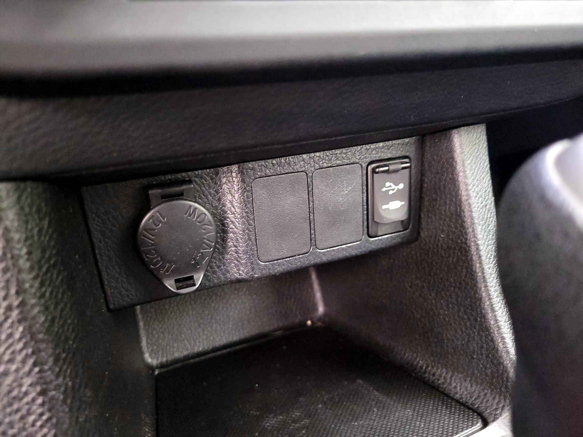 Thumbnail: 2014 Toyota Corolla - 18