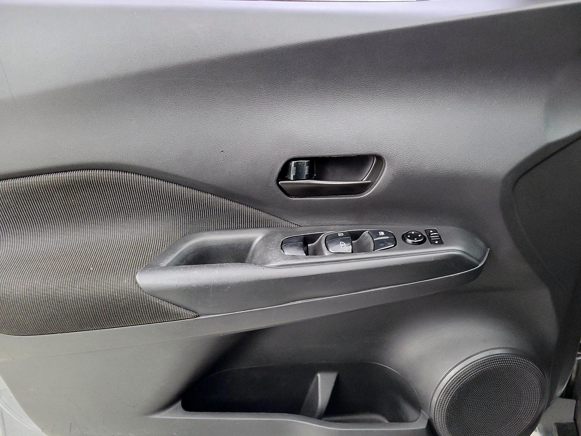 Thumbnail: 2019 Nissan Kicks - 12