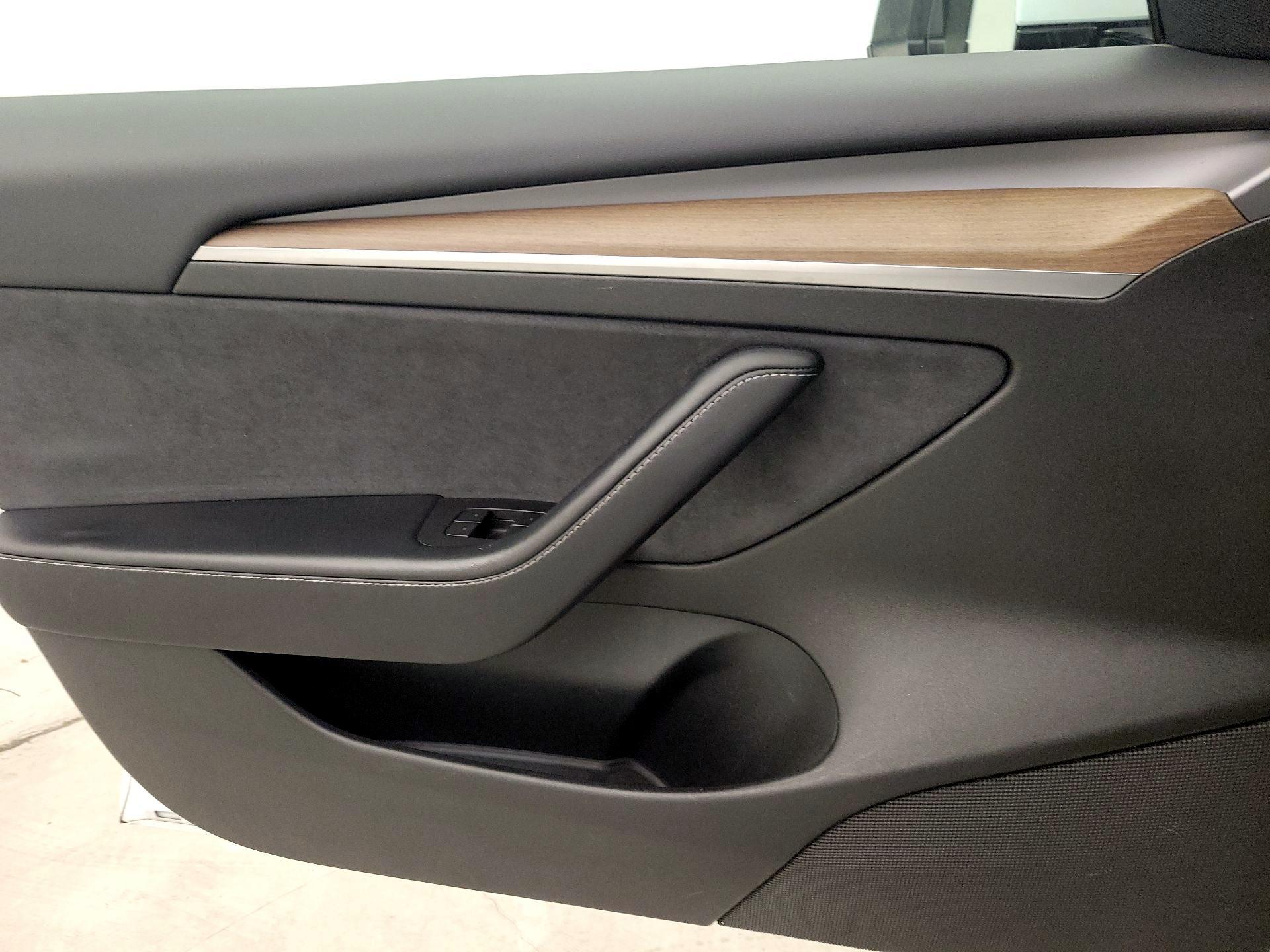 Thumbnail: 2022 Tesla Model 3 - 10