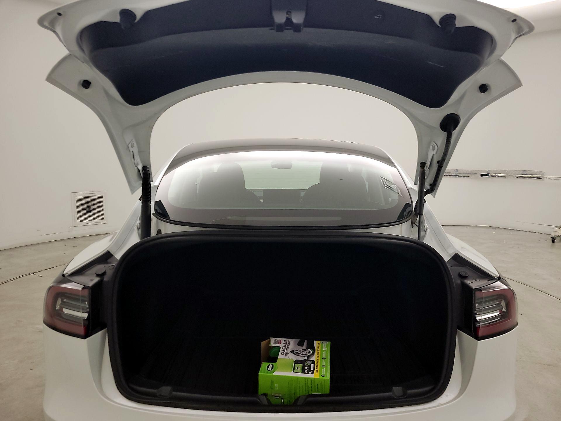 Thumbnail: 2022 Tesla Model 3 - 17