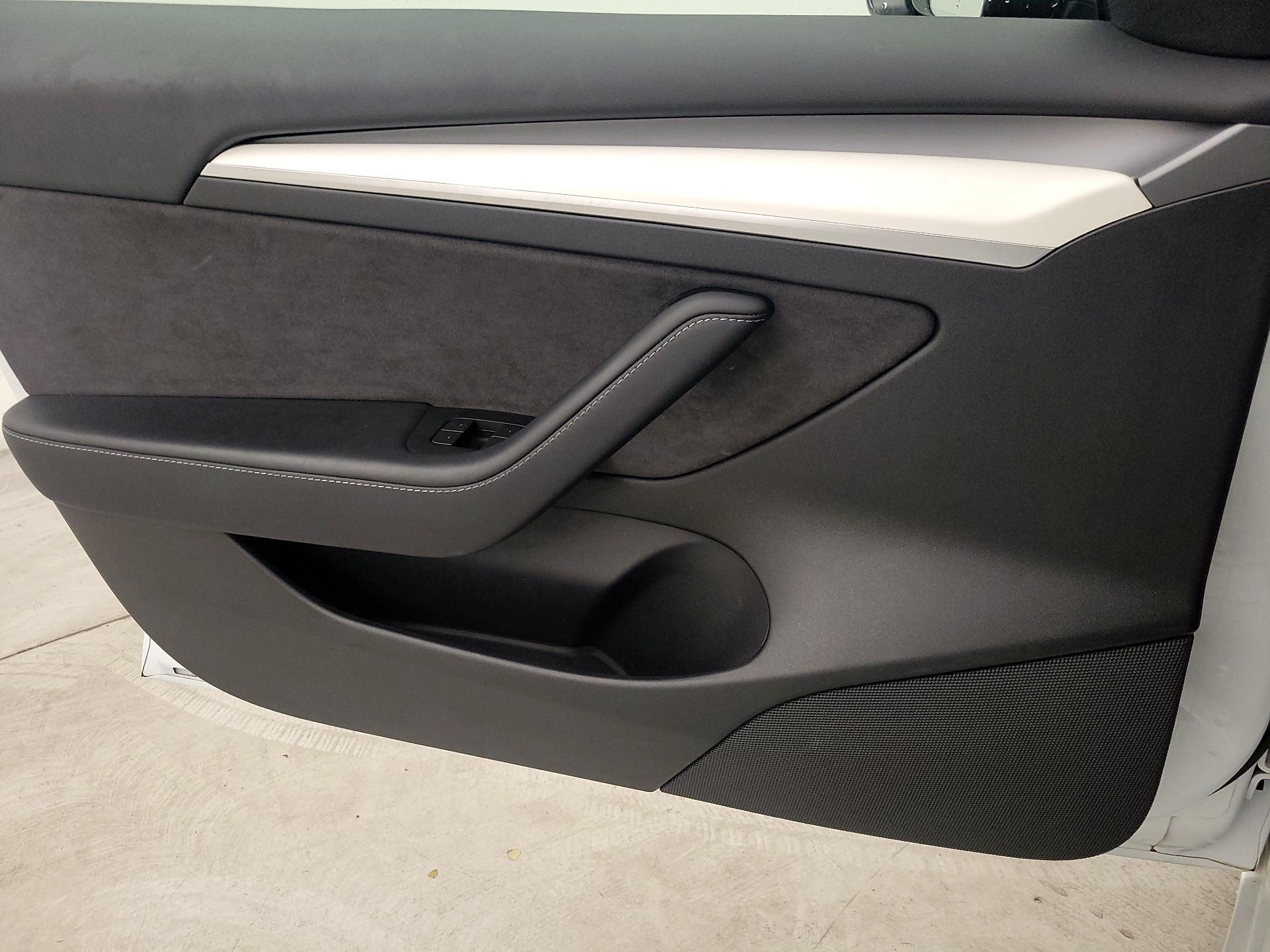 Thumbnail: 2023 Tesla Model 3 - 12