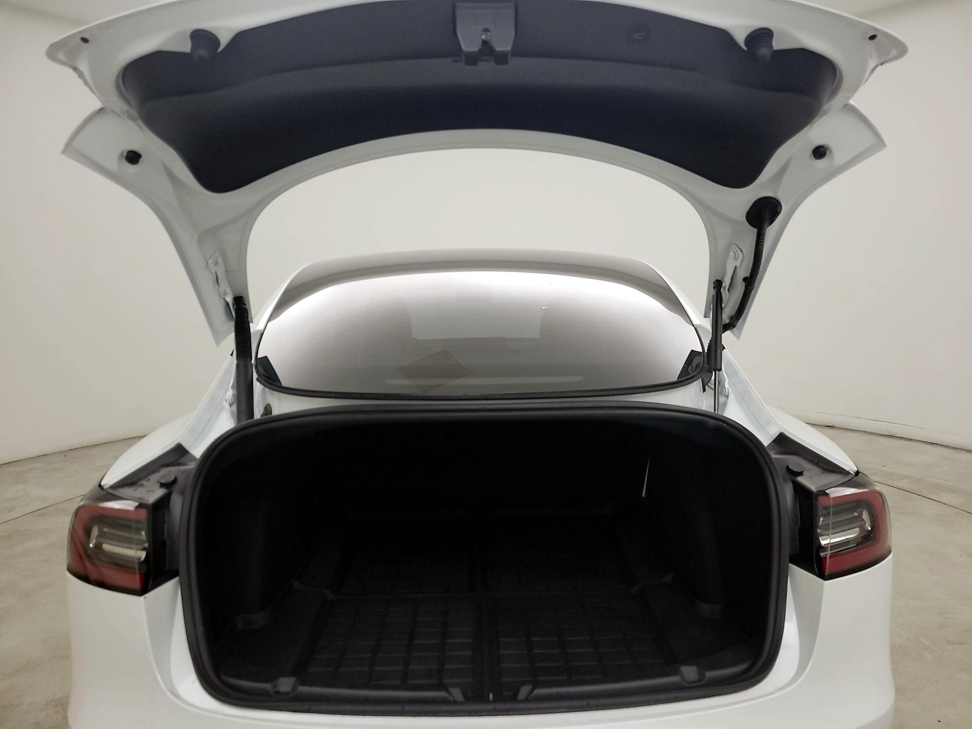 Thumbnail: 2023 Tesla Model 3 - 19