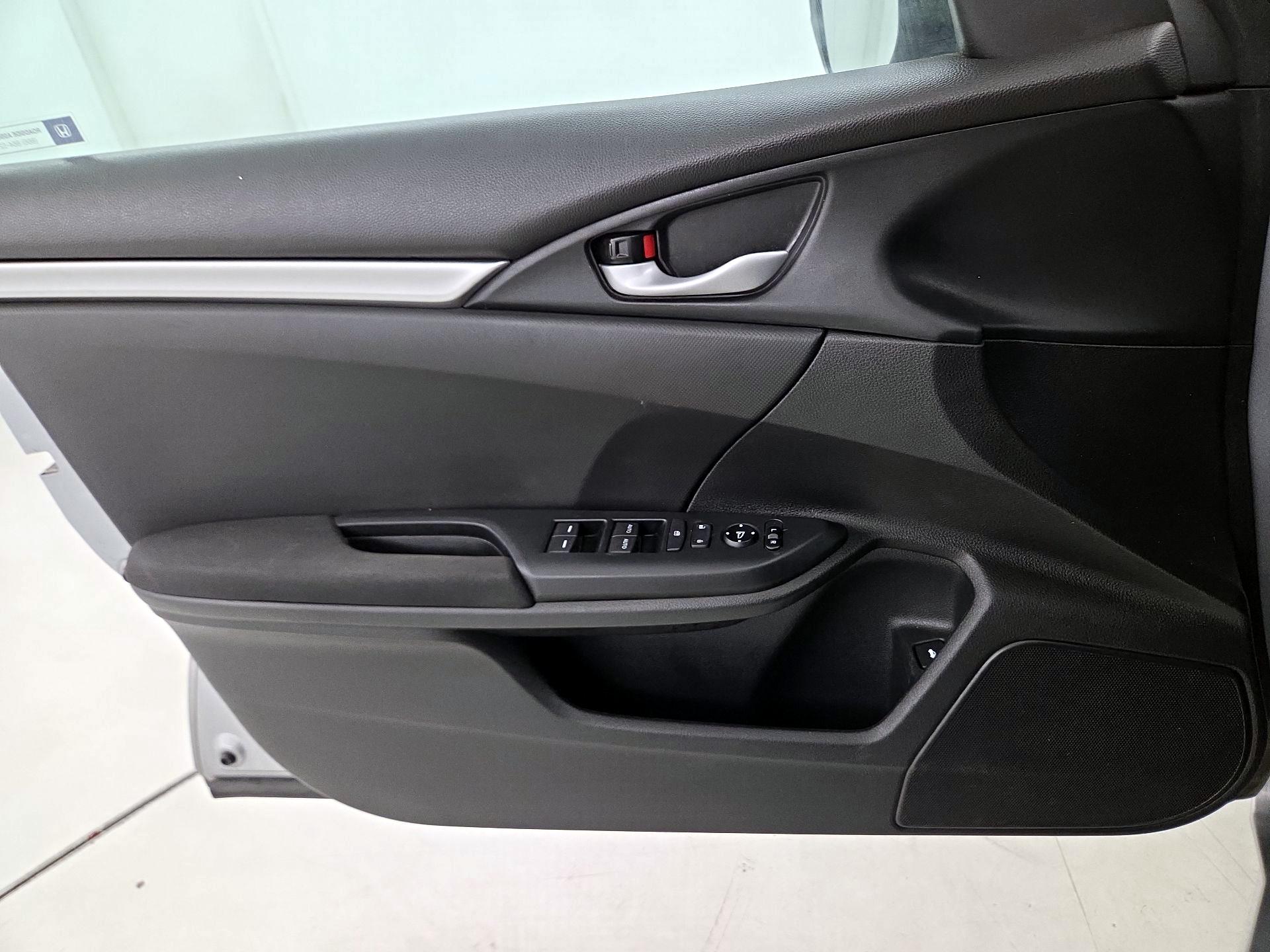 Thumbnail: 2016 Honda Civic - 12