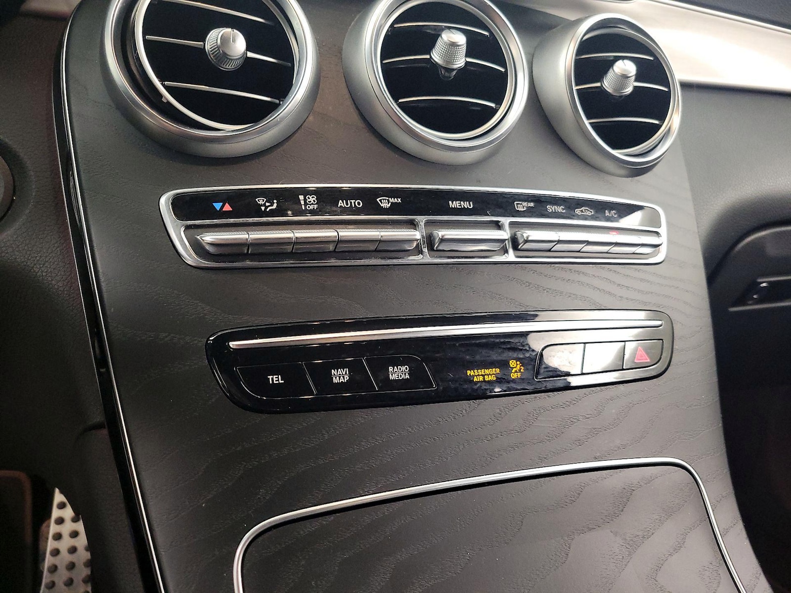 2022 Mercedes-Benz GLC GLC300 - Photo 17