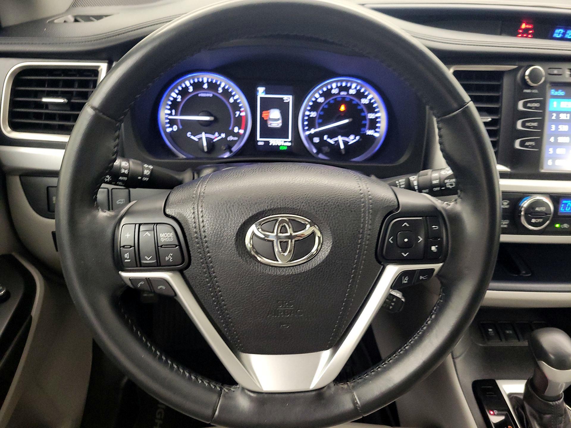 Thumbnail: 2017 Toyota Highlander - 10