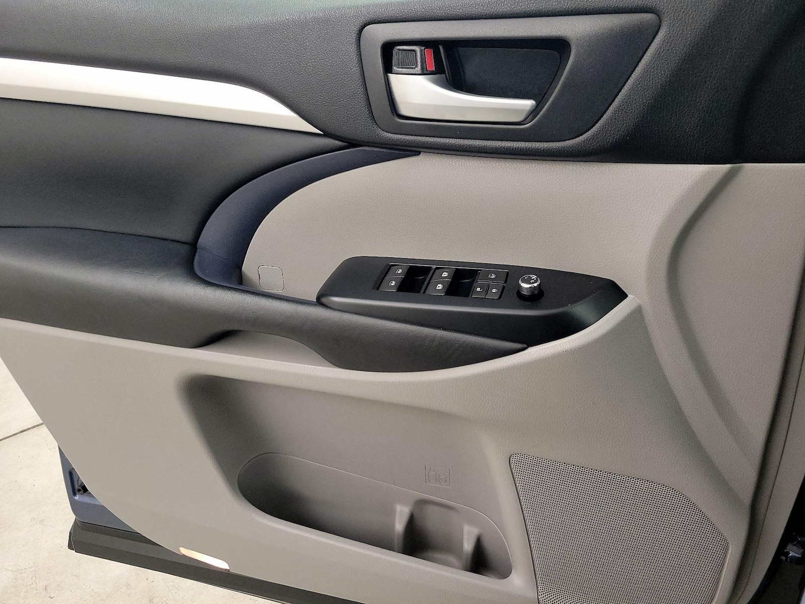 2017 Toyota Highlander XLE - Photo 13