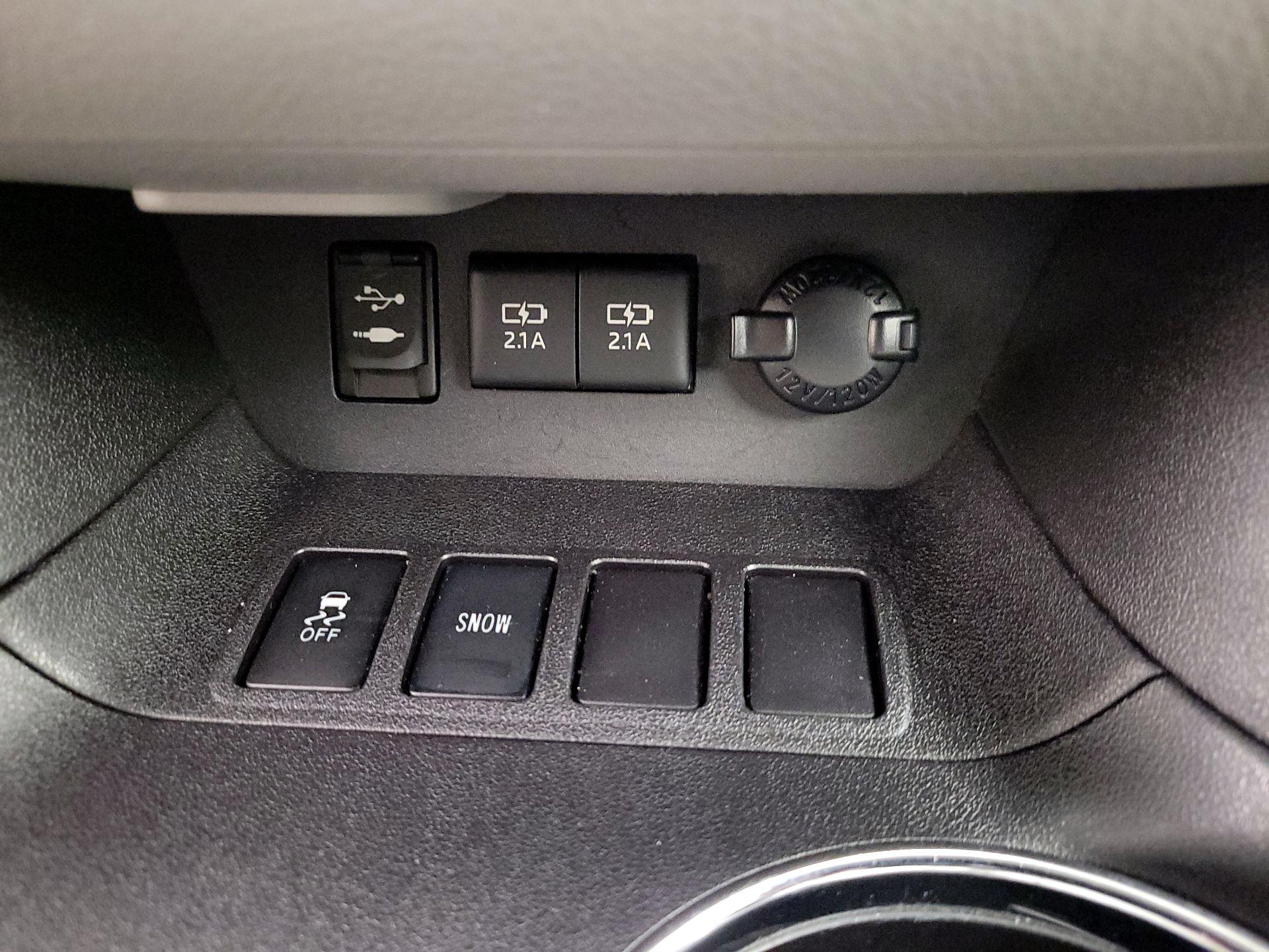 Thumbnail: 2017 Toyota Highlander - 18