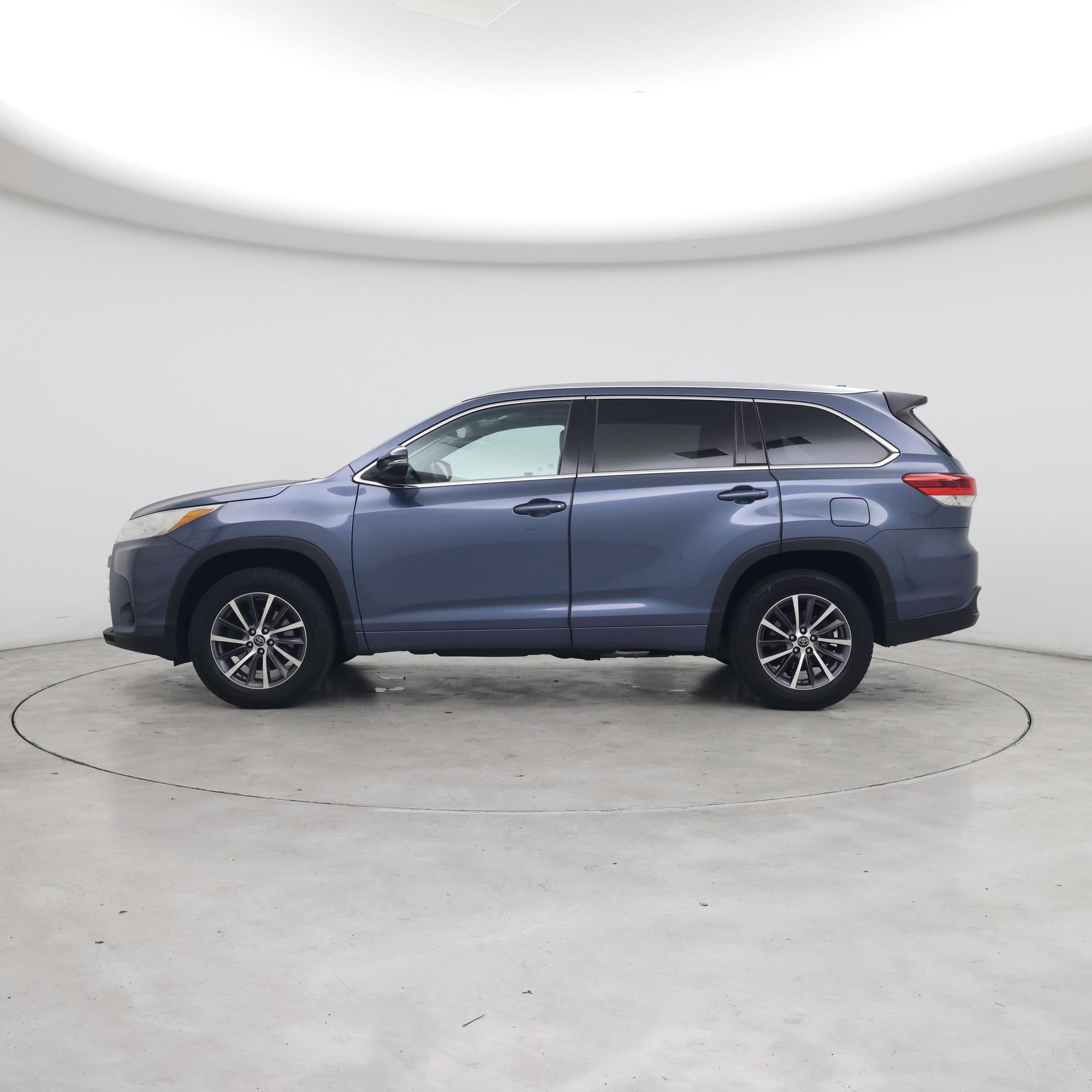 Thumbnail: 2017 Toyota Highlander - 3