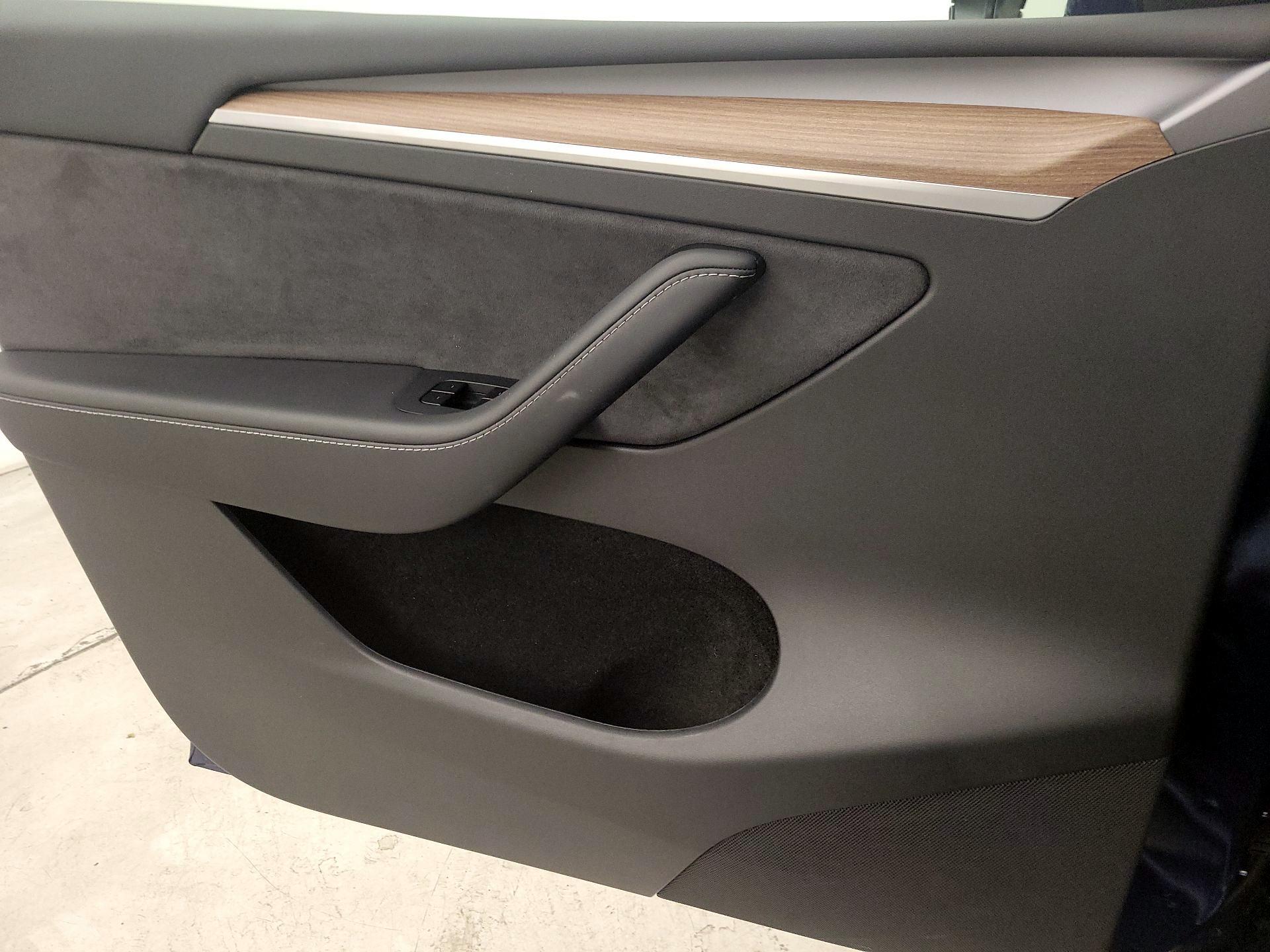 Thumbnail: 2025 Tesla Model Y - 10