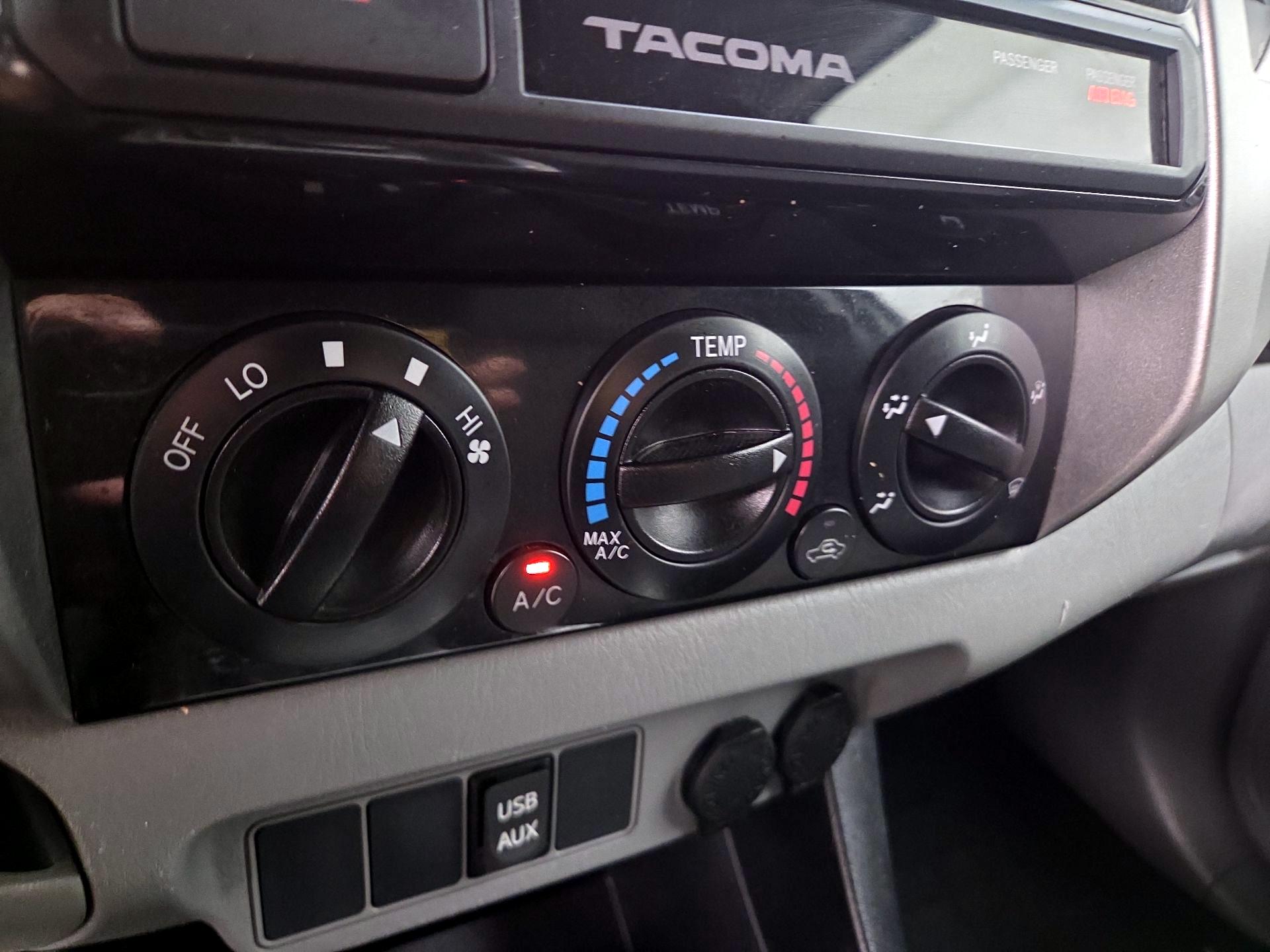 Thumbnail: 2015 Toyota Tacoma - 17