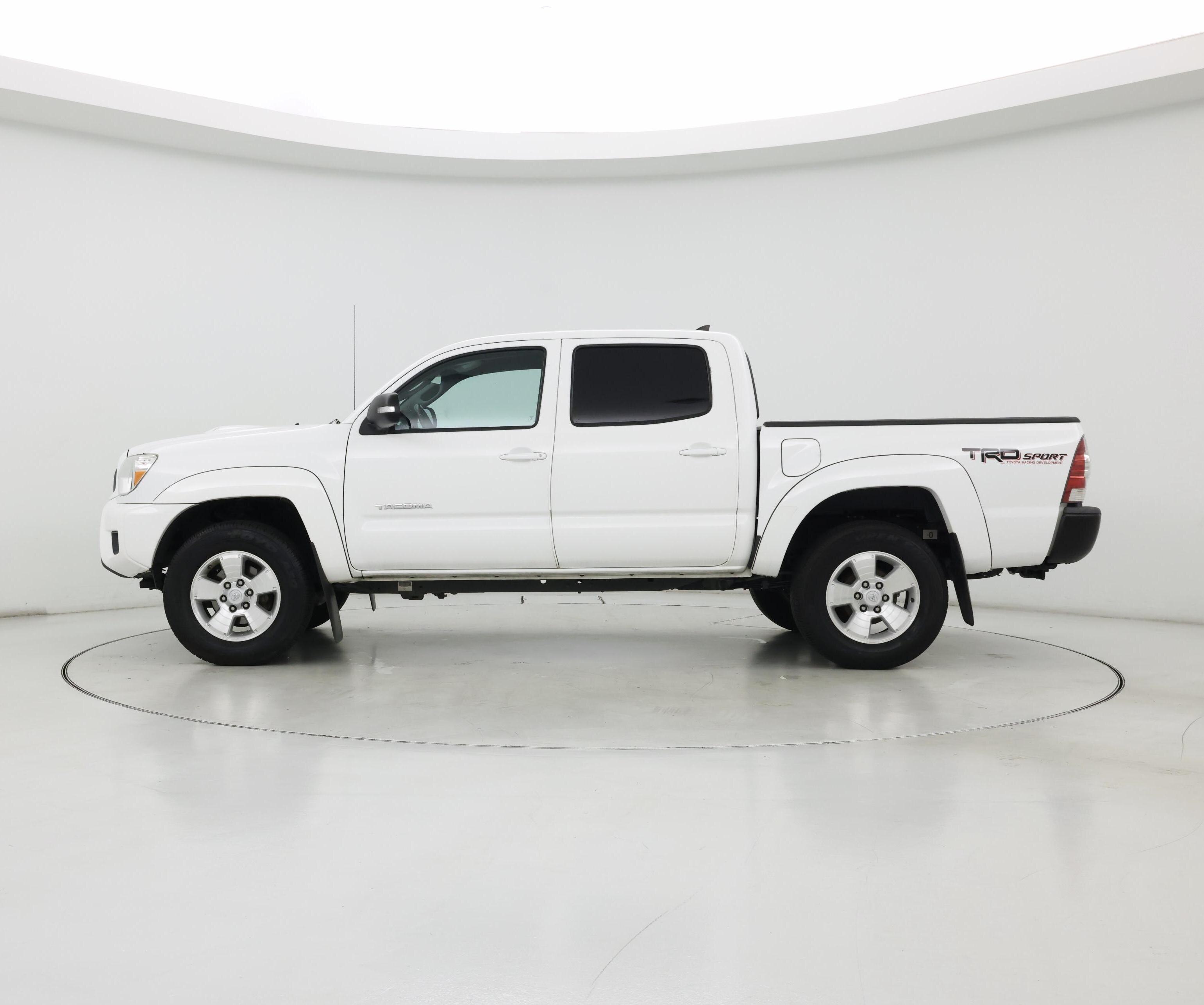 Thumbnail: 2015 Toyota Tacoma - 3