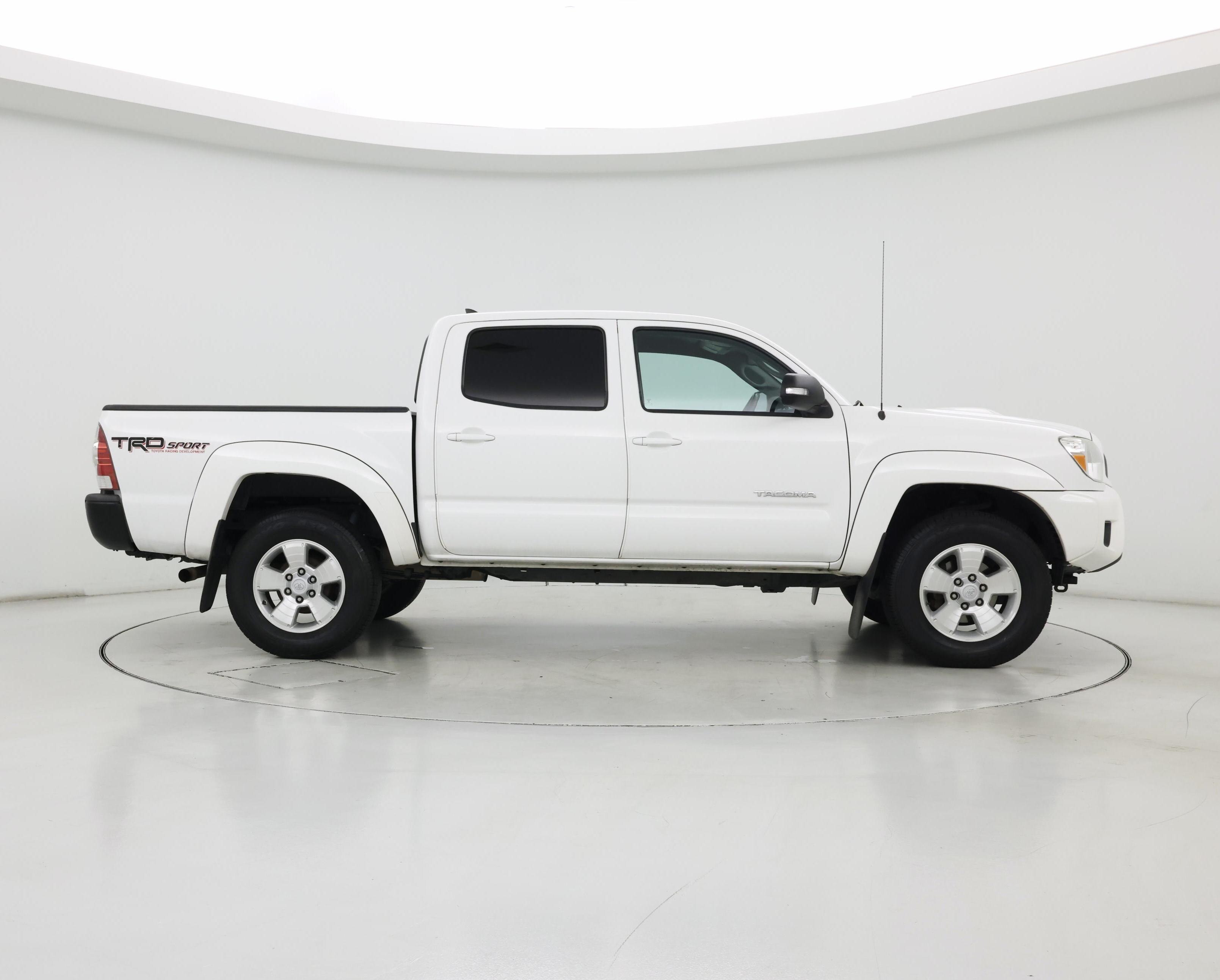 Thumbnail: 2015 Toyota Tacoma - 7