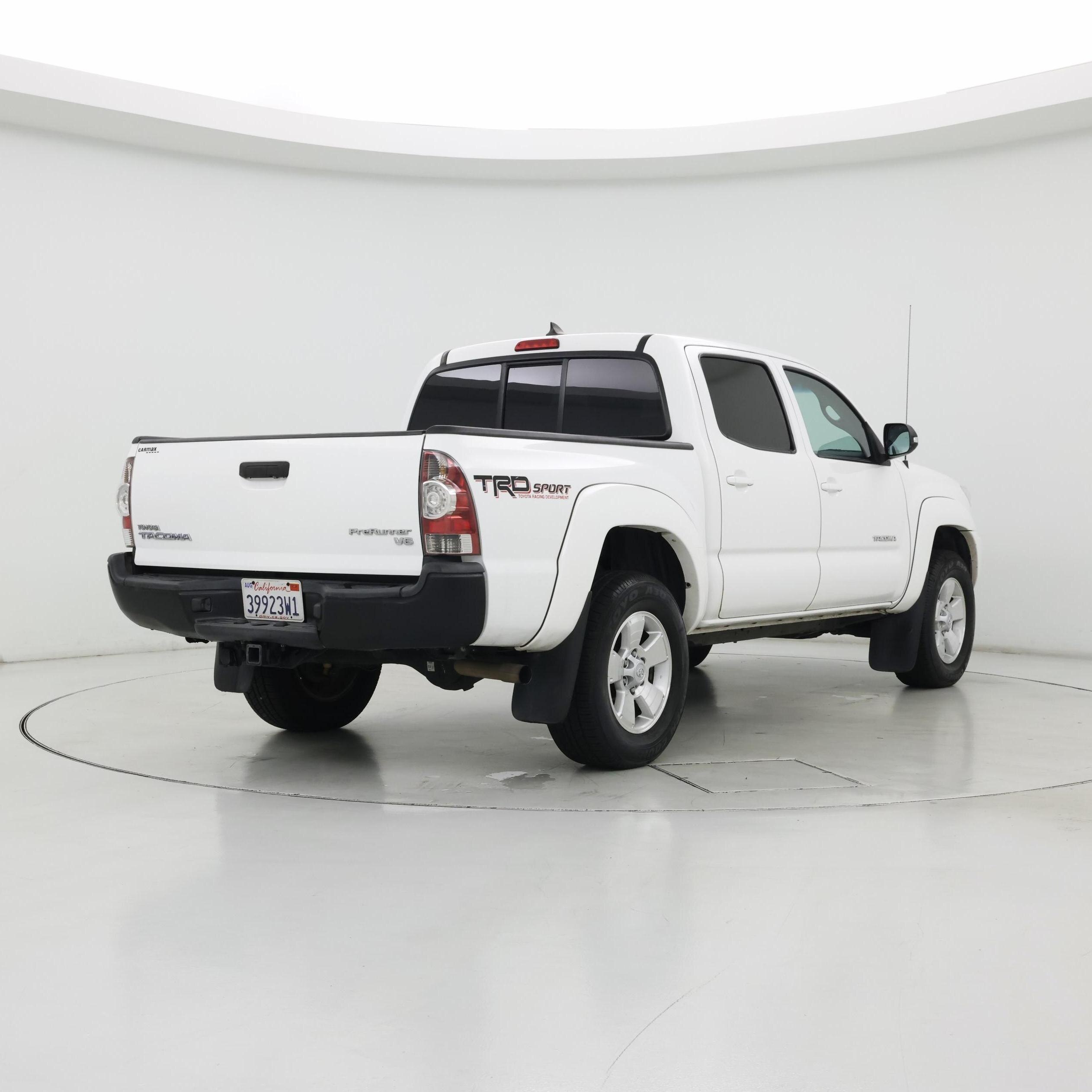 Thumbnail: 2015 Toyota Tacoma - 8
