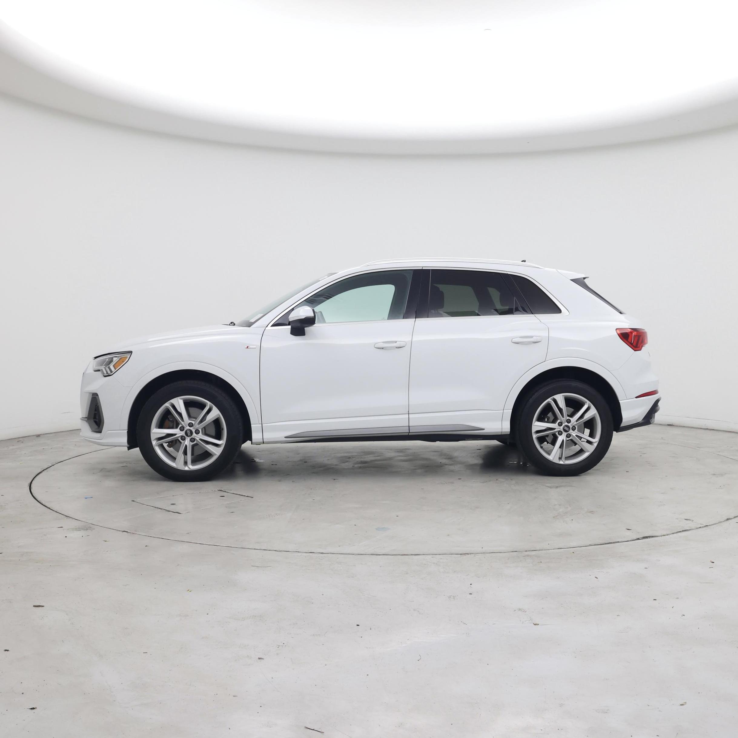 Thumbnail: 2022 Audi Q3 - 3