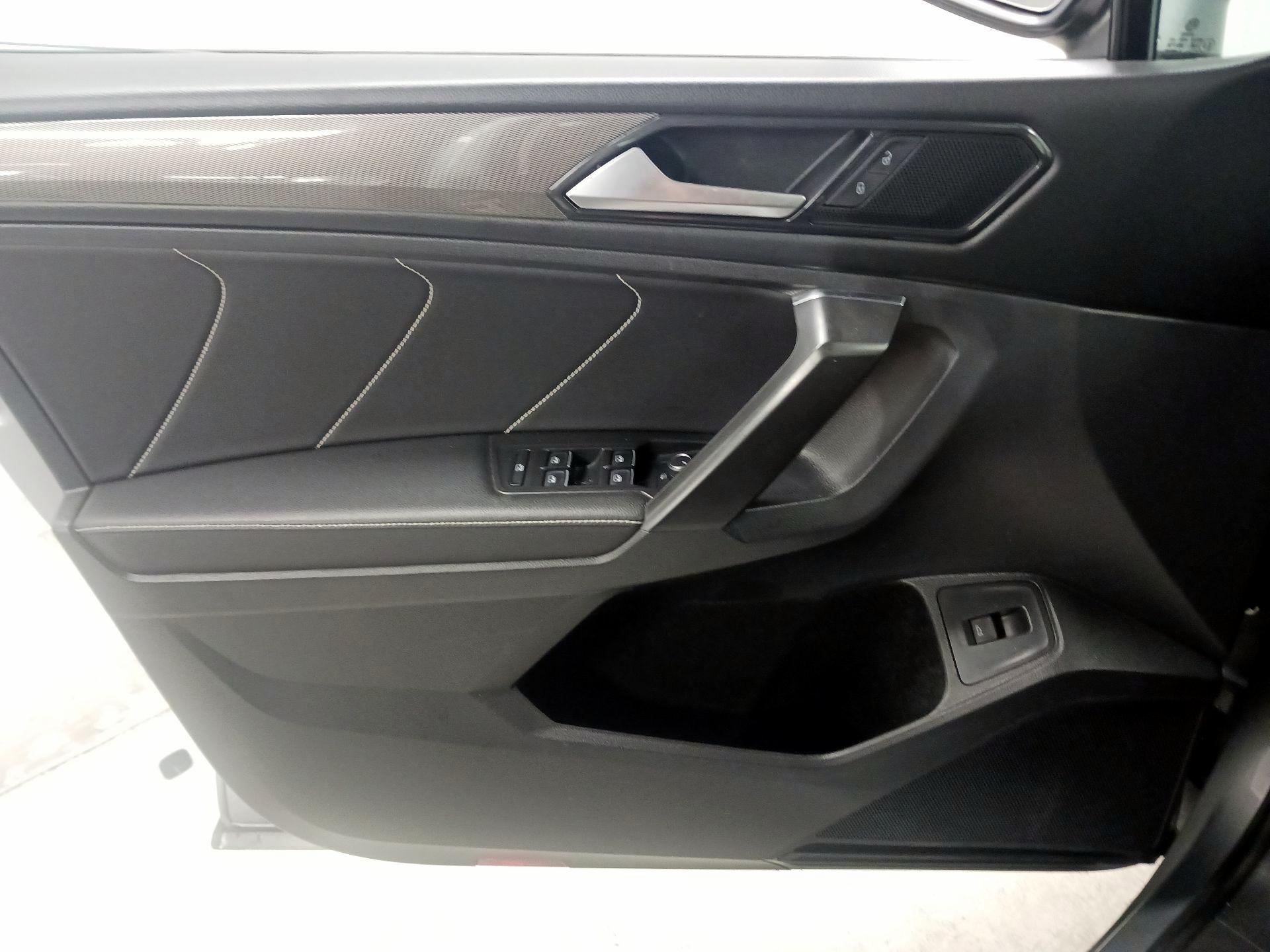 Thumbnail: 2022 Volkswagen Tiguan - 10