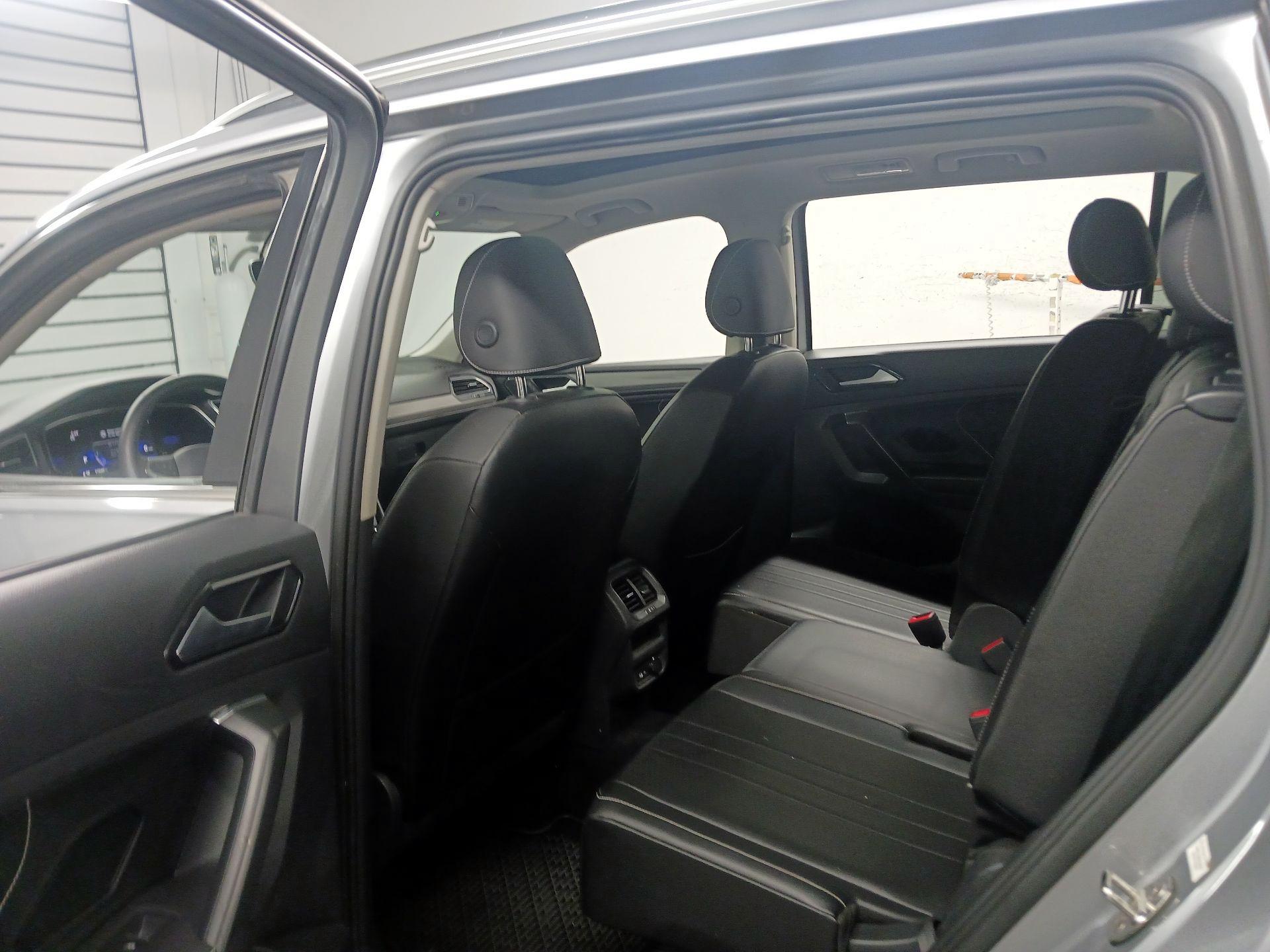 Thumbnail: 2022 Volkswagen Tiguan - 17