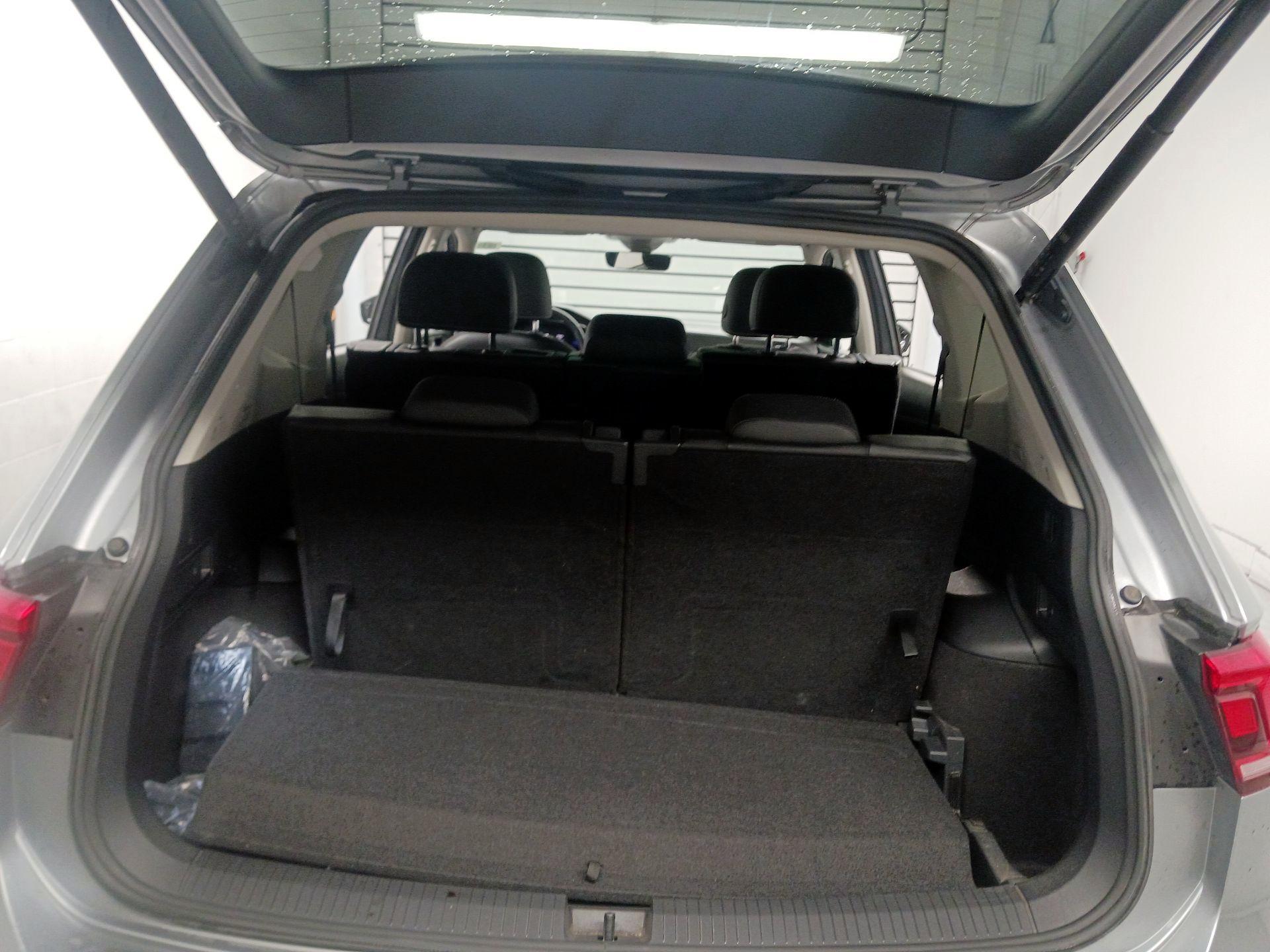 Thumbnail: 2022 Volkswagen Tiguan - 18